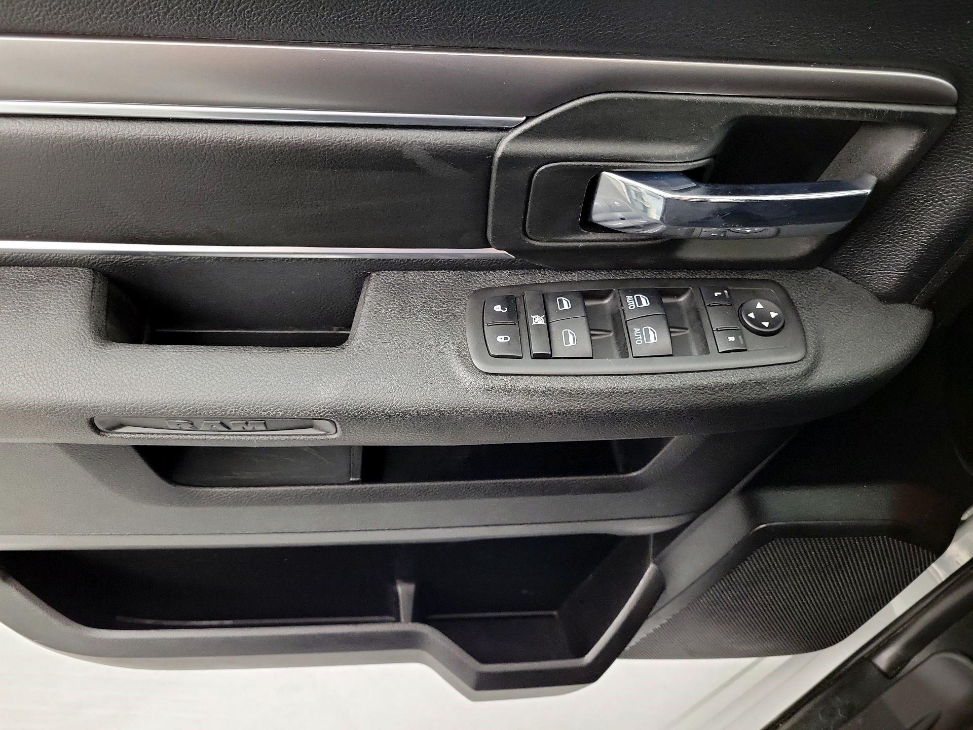 Thumbnail: 2021 RAM 1500 Classic - 10