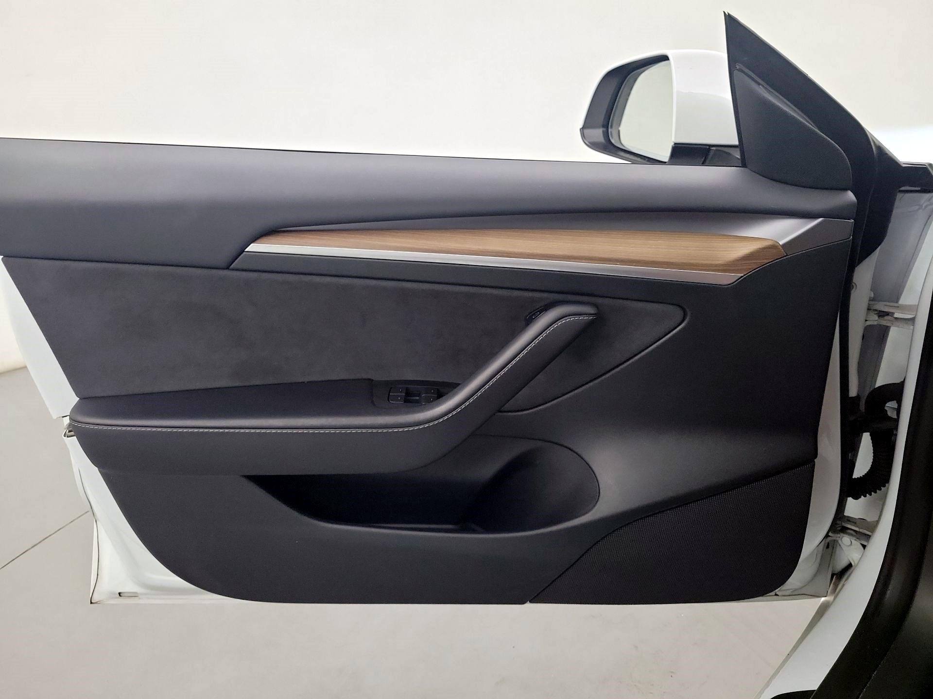Thumbnail: 2023 Tesla Model 3 - 10