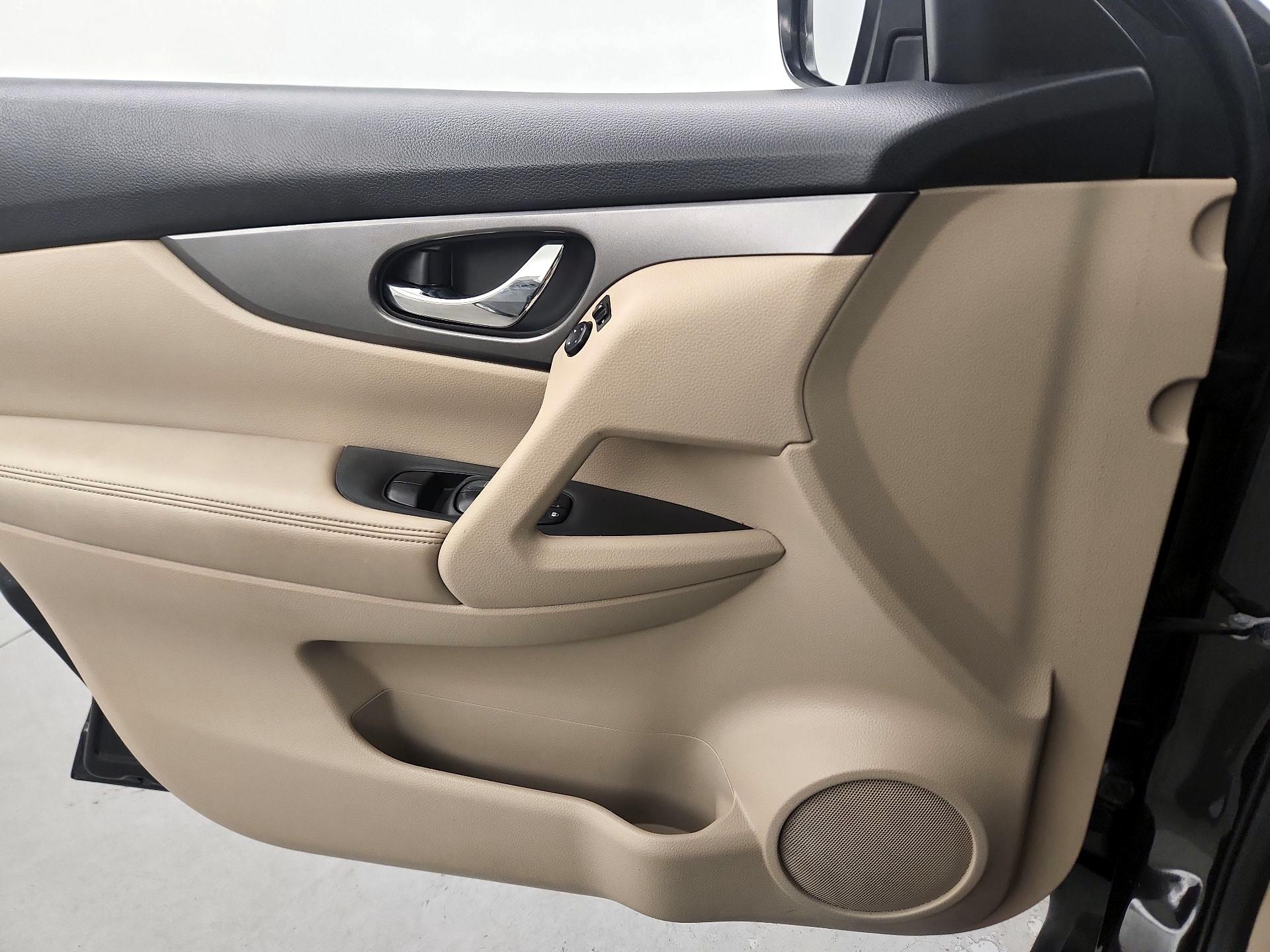 Thumbnail: 2016 Nissan Rogue - 10