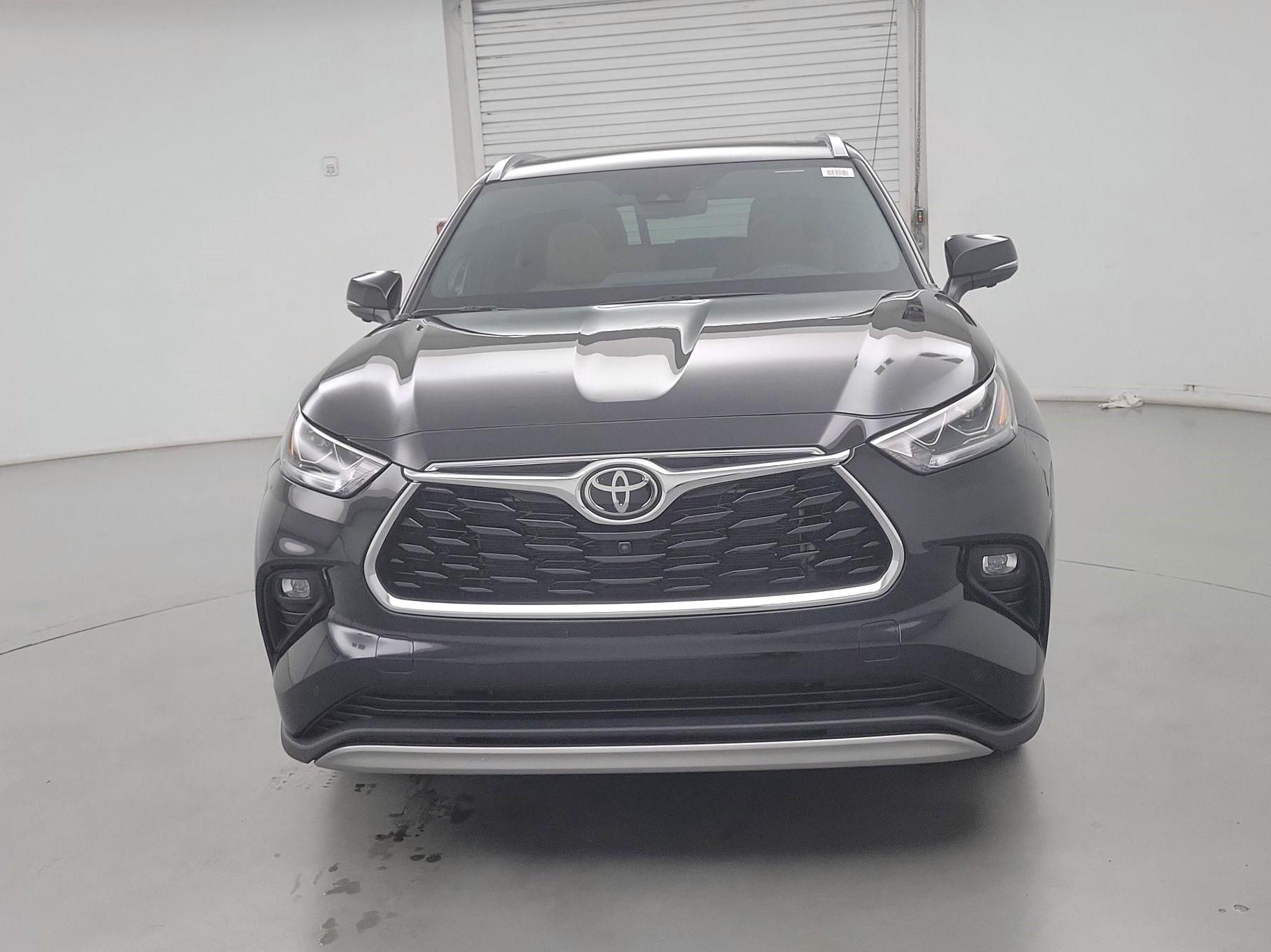Thumbnail: 2023 Toyota Highlander - 2