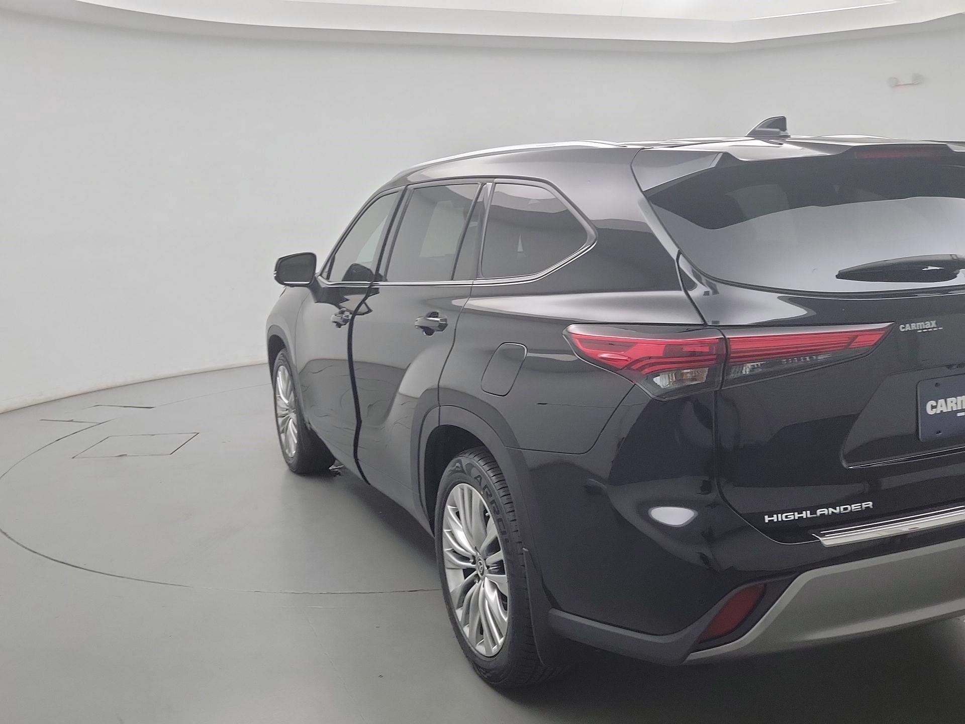 Thumbnail: 2023 Toyota Highlander - 7