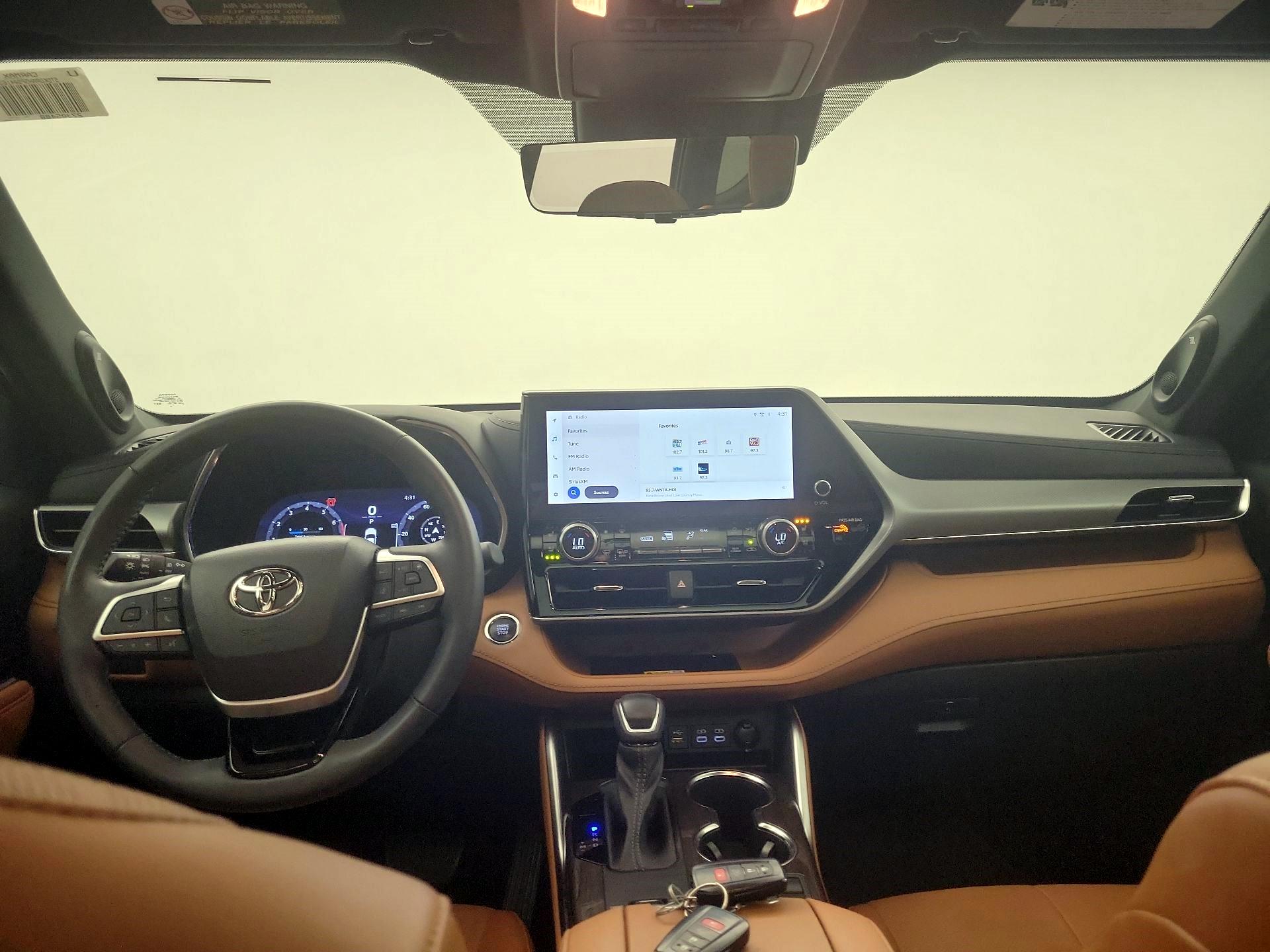 Thumbnail: 2023 Toyota Highlander - 8