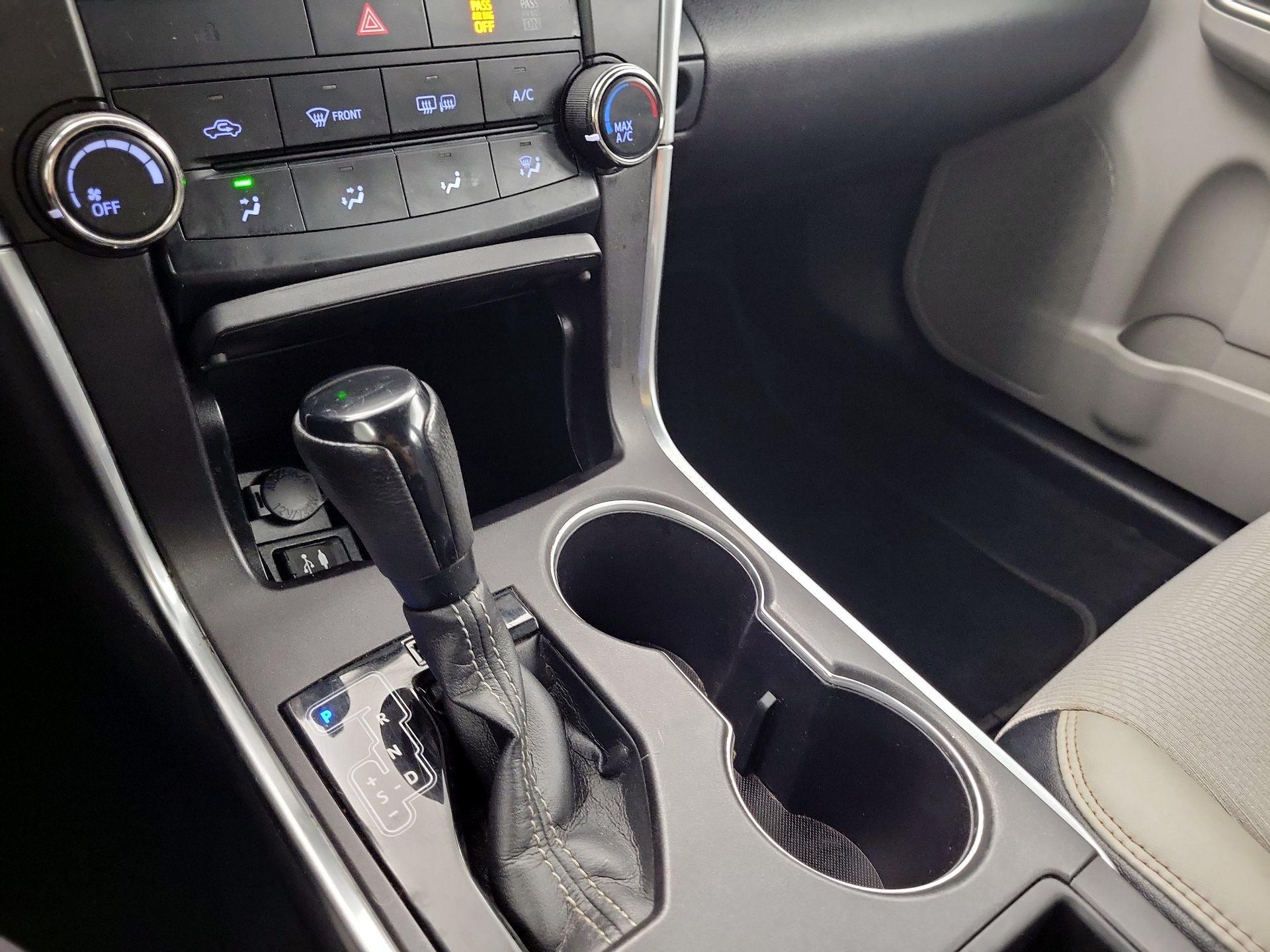 Thumbnail: 2017 Toyota Camry - 17