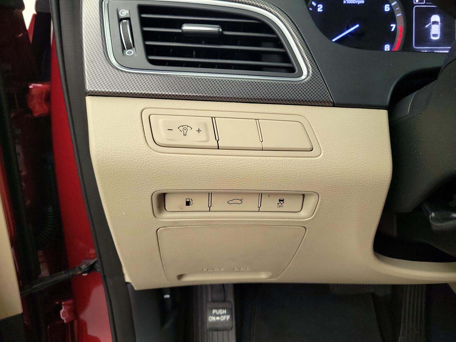 Thumbnail: 2015 Hyundai Sonata - 13
