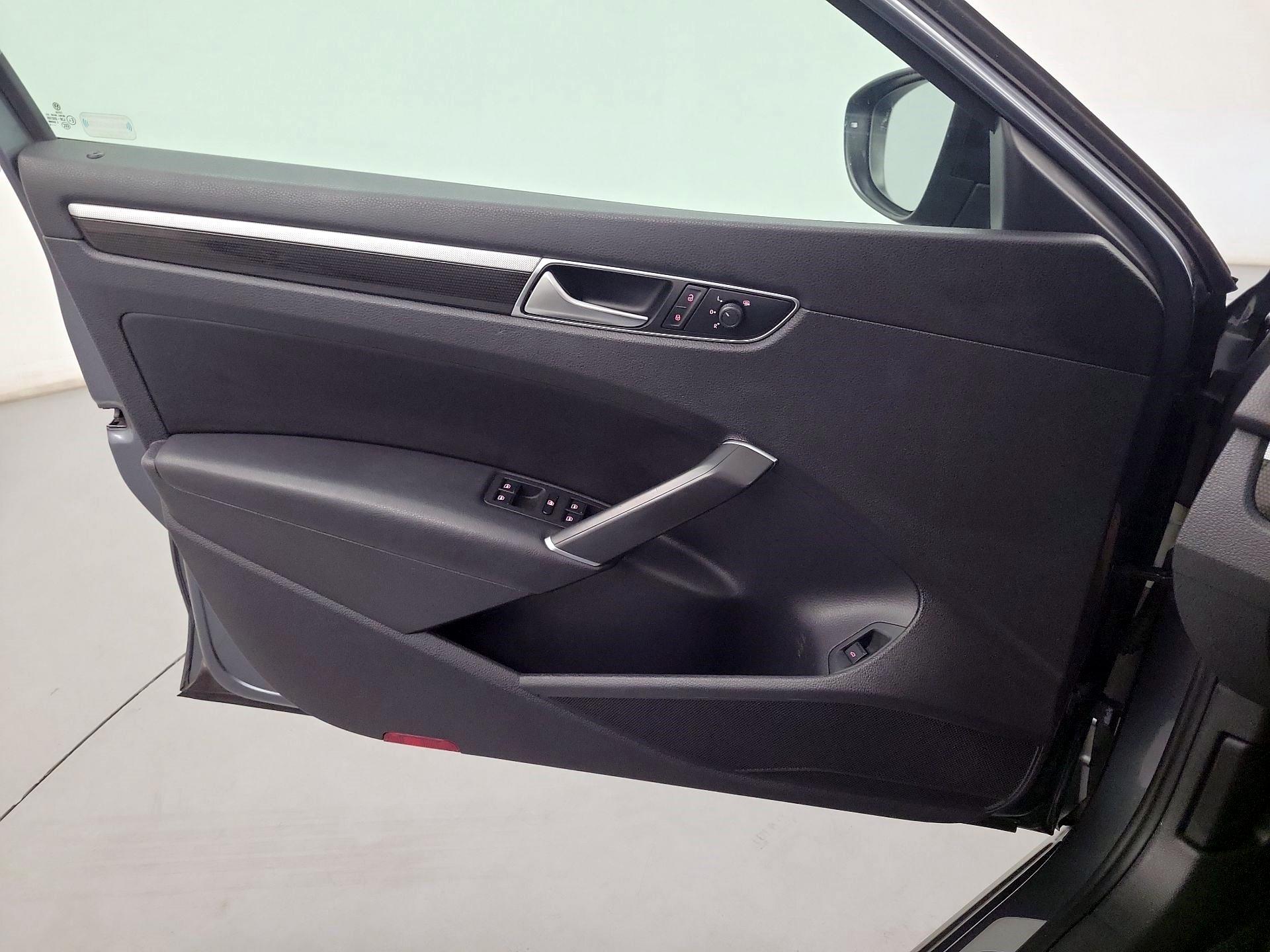 Thumbnail: 2018 Volkswagen Passat - 10