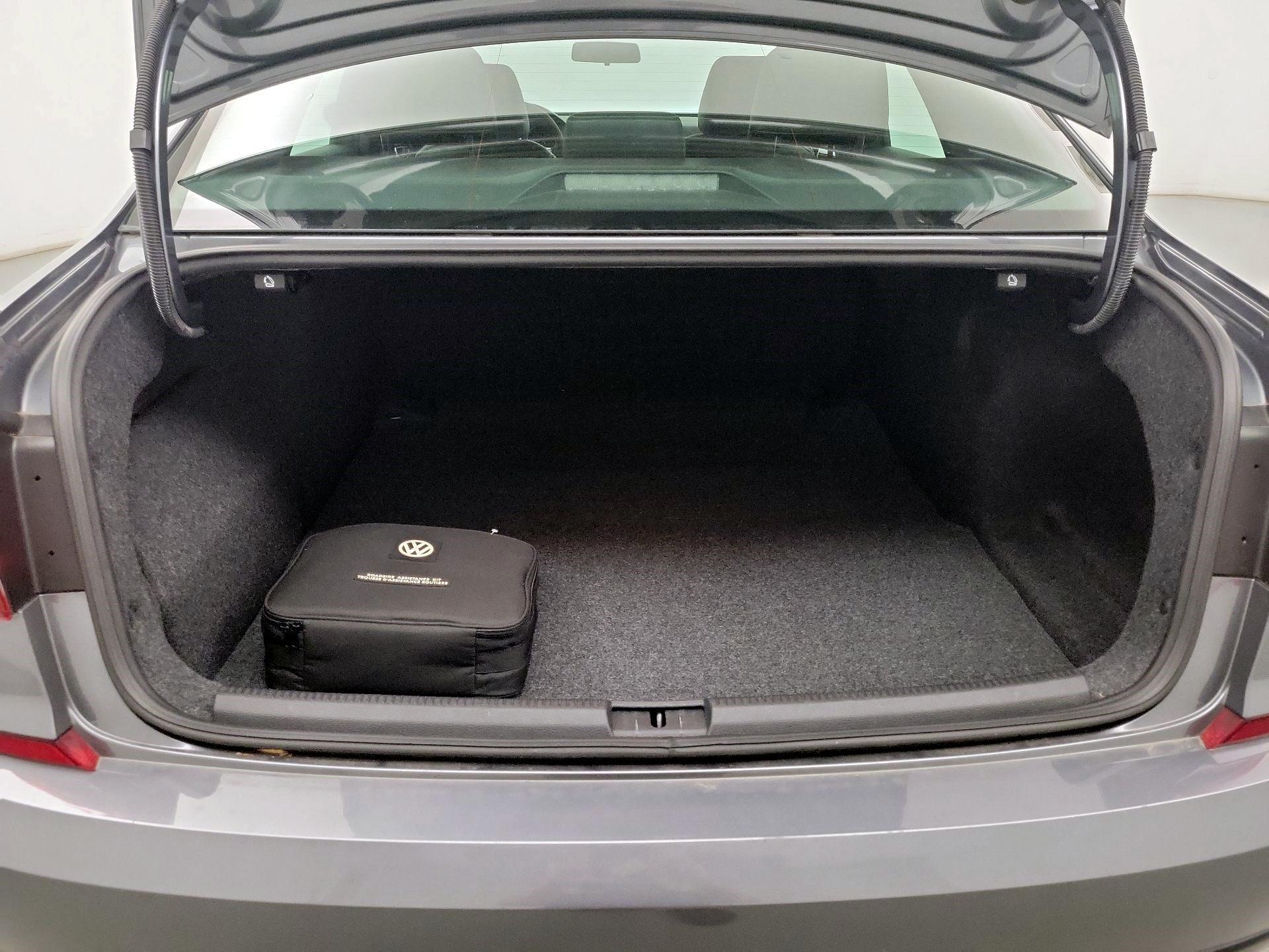 Thumbnail: 2018 Volkswagen Passat - 19