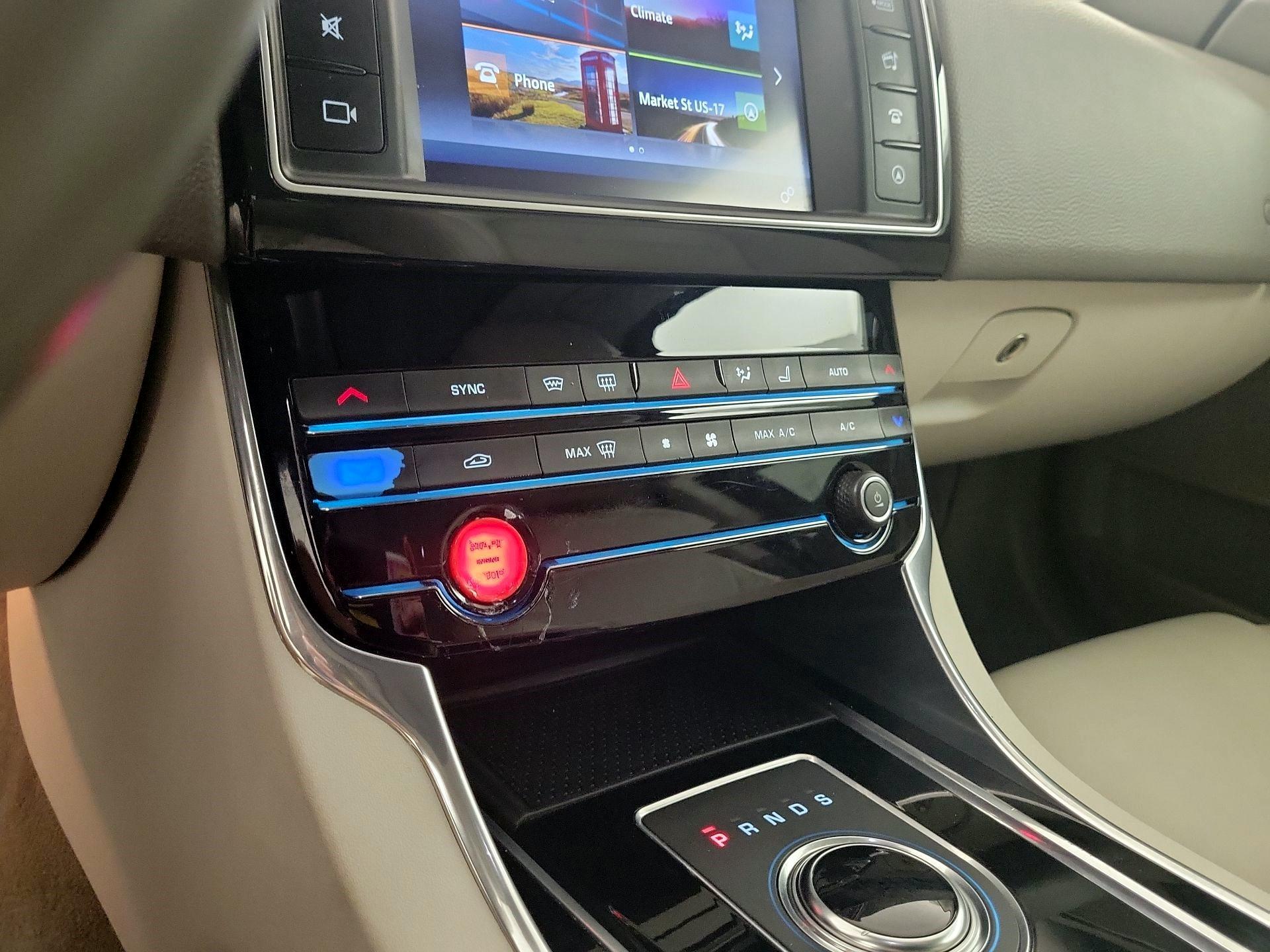 Thumbnail: 2017 Jaguar XE - 14
