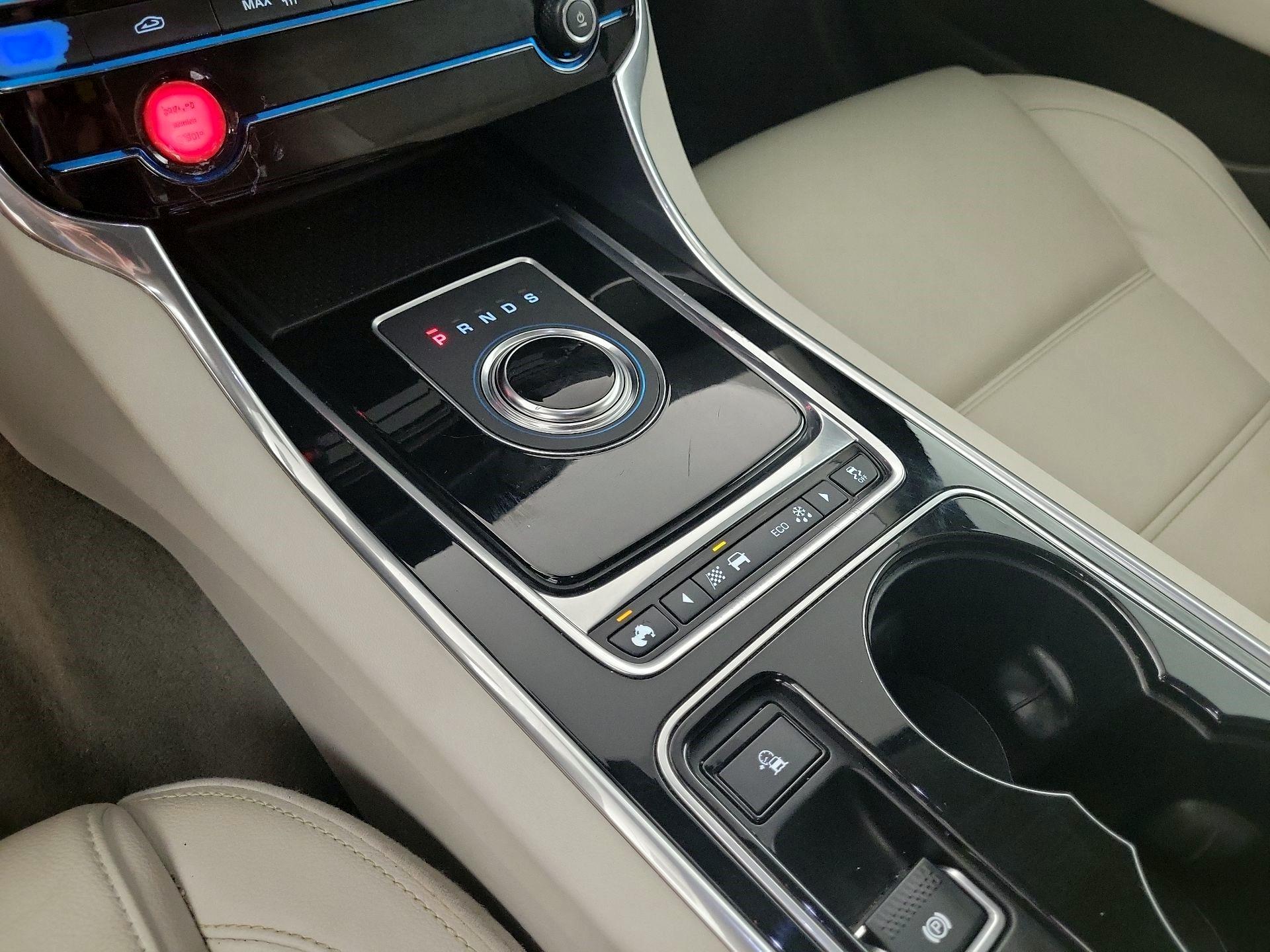 Thumbnail: 2017 Jaguar XE - 15