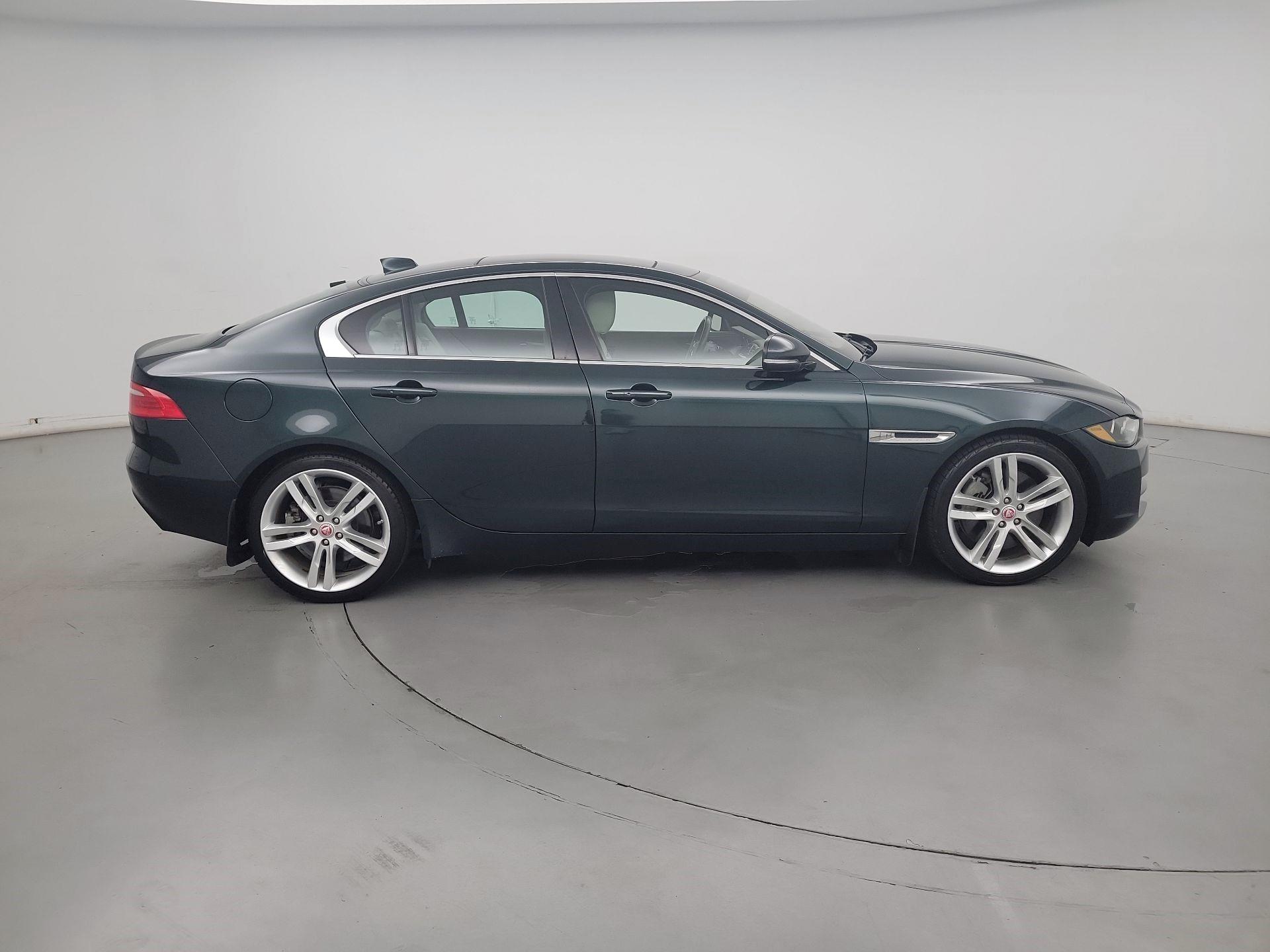 Thumbnail: 2017 Jaguar XE - 4