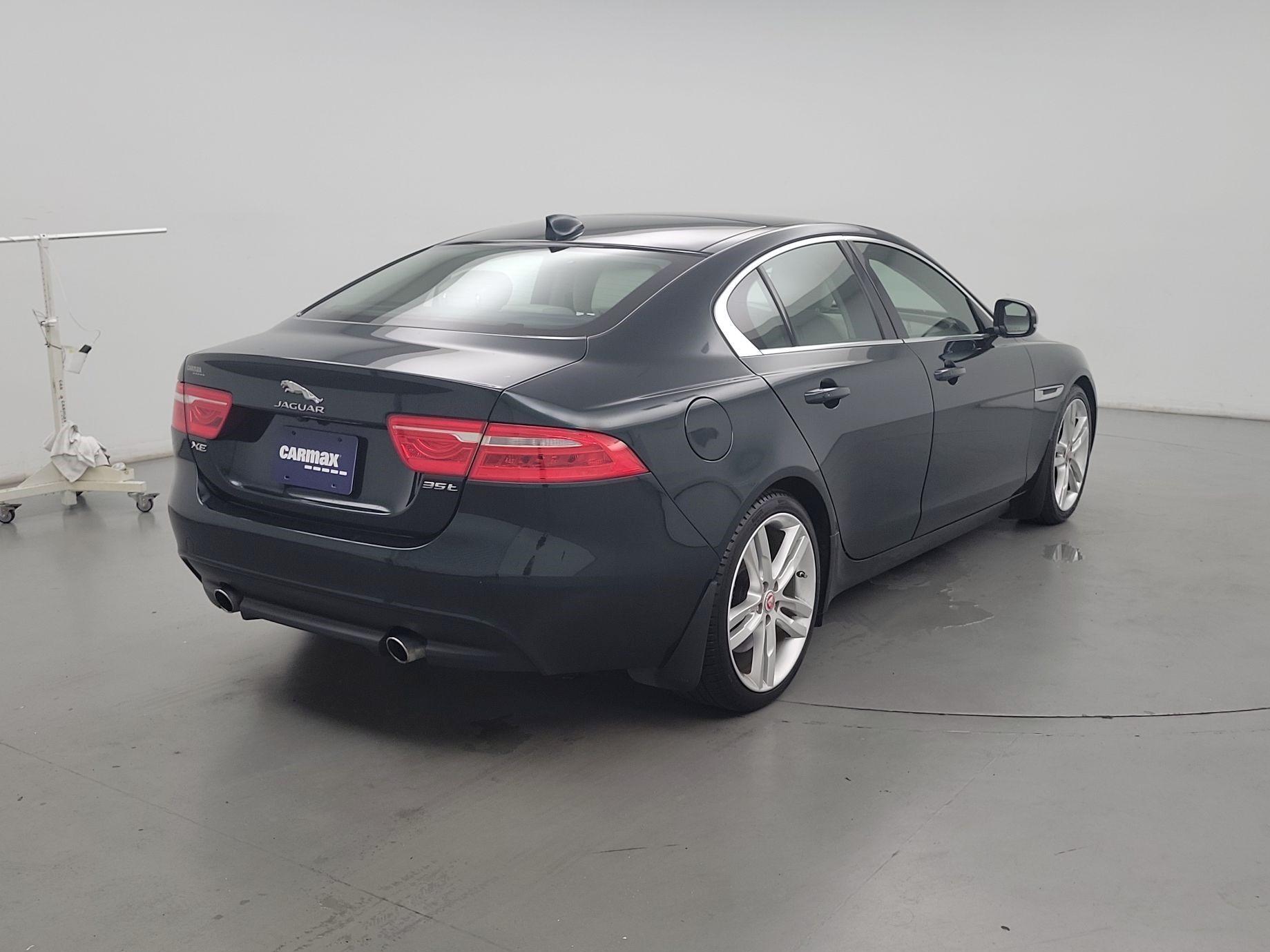 Thumbnail: 2017 Jaguar XE - 5