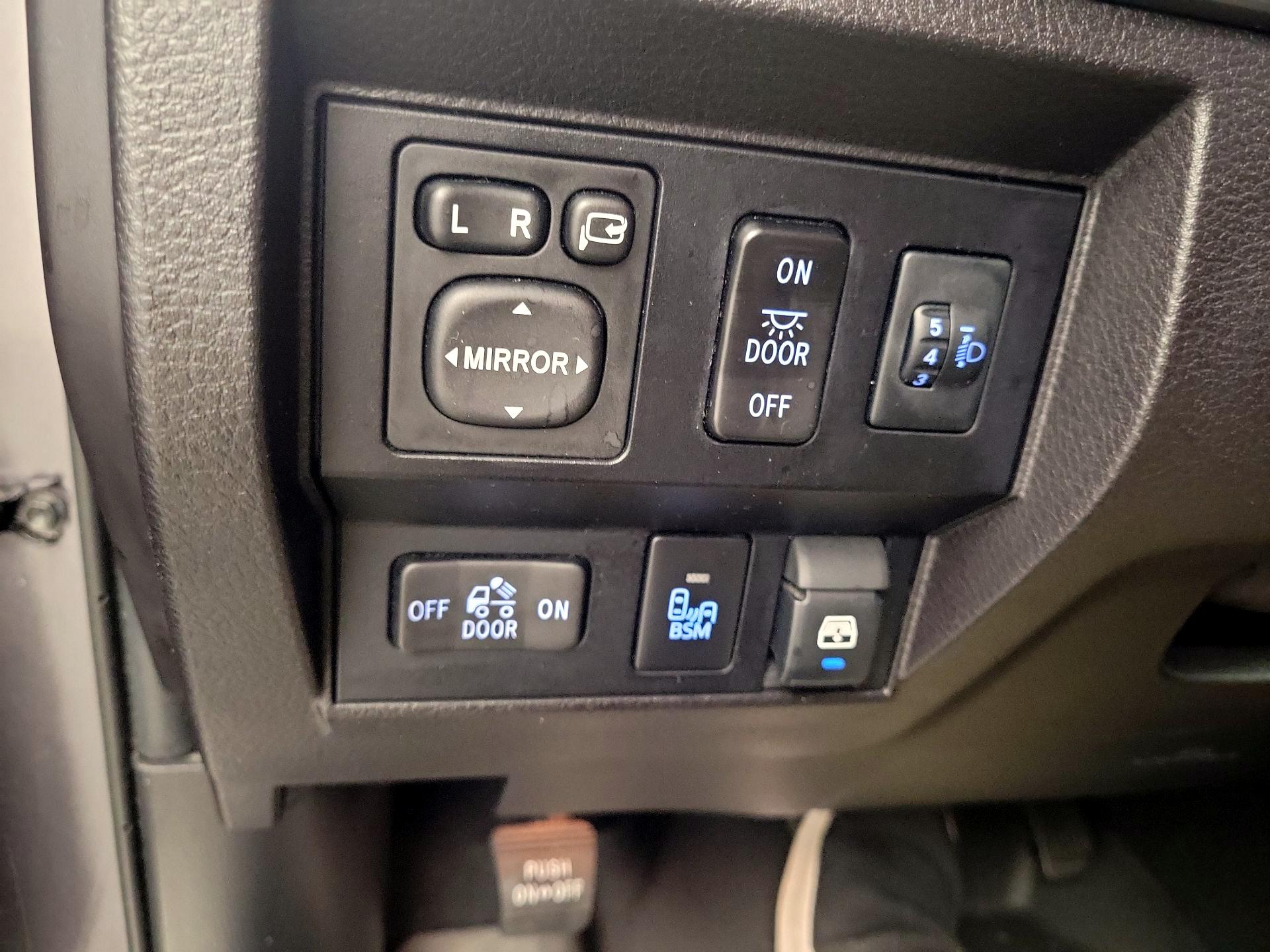 Thumbnail: 2016 Toyota Tundra - 11