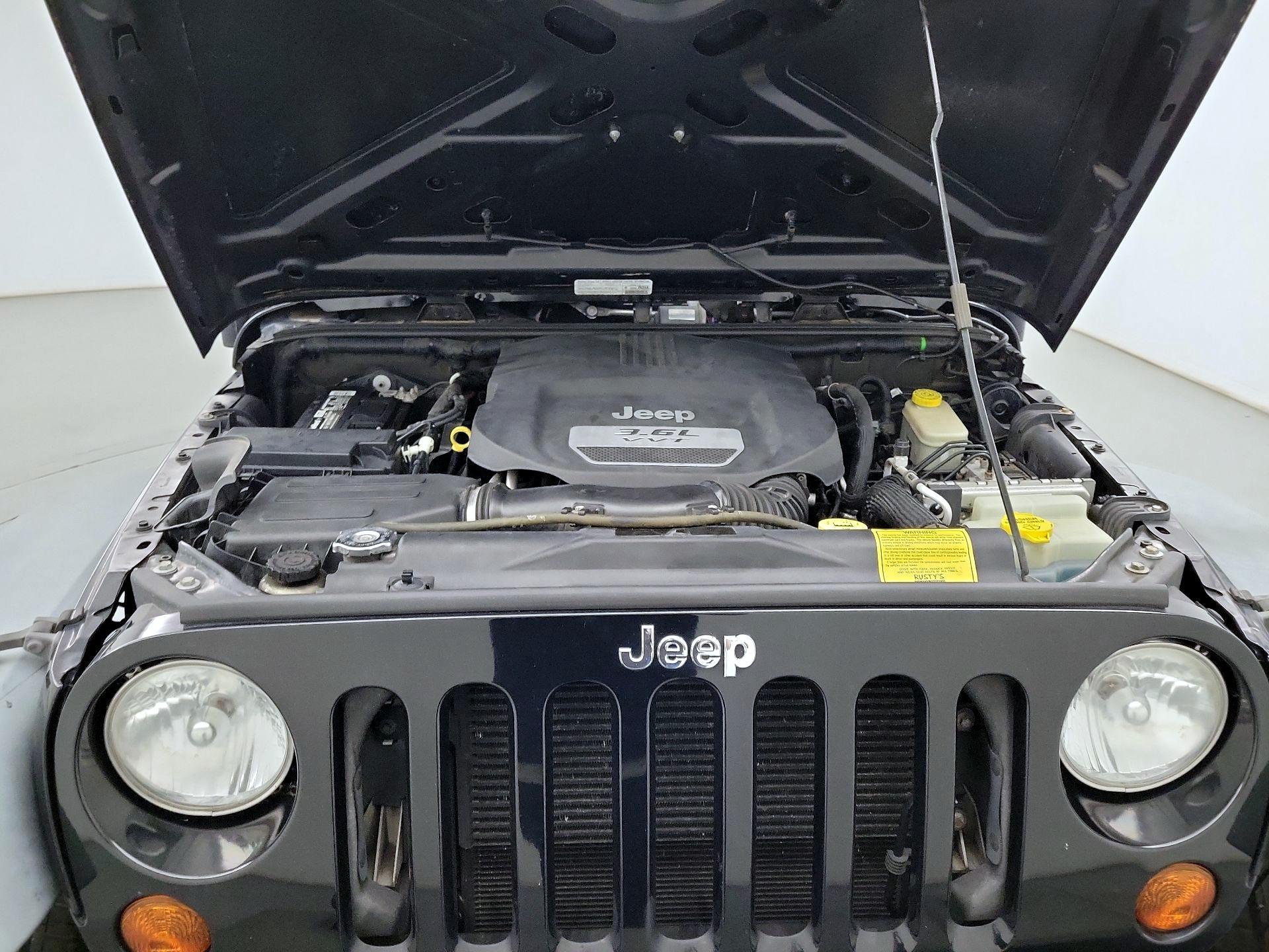 Thumbnail: 2013 Jeep Wrangler - 18
