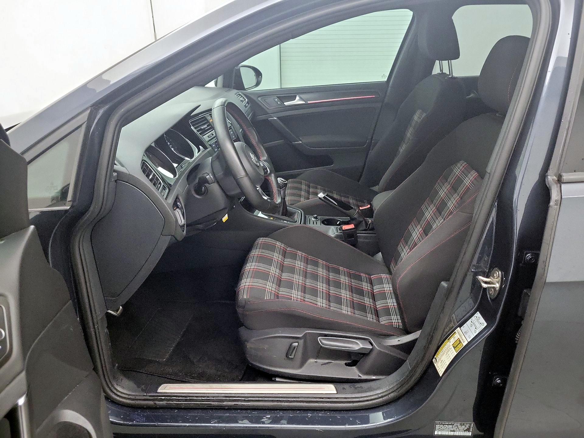 Thumbnail: 2021 Volkswagen Golf - 11