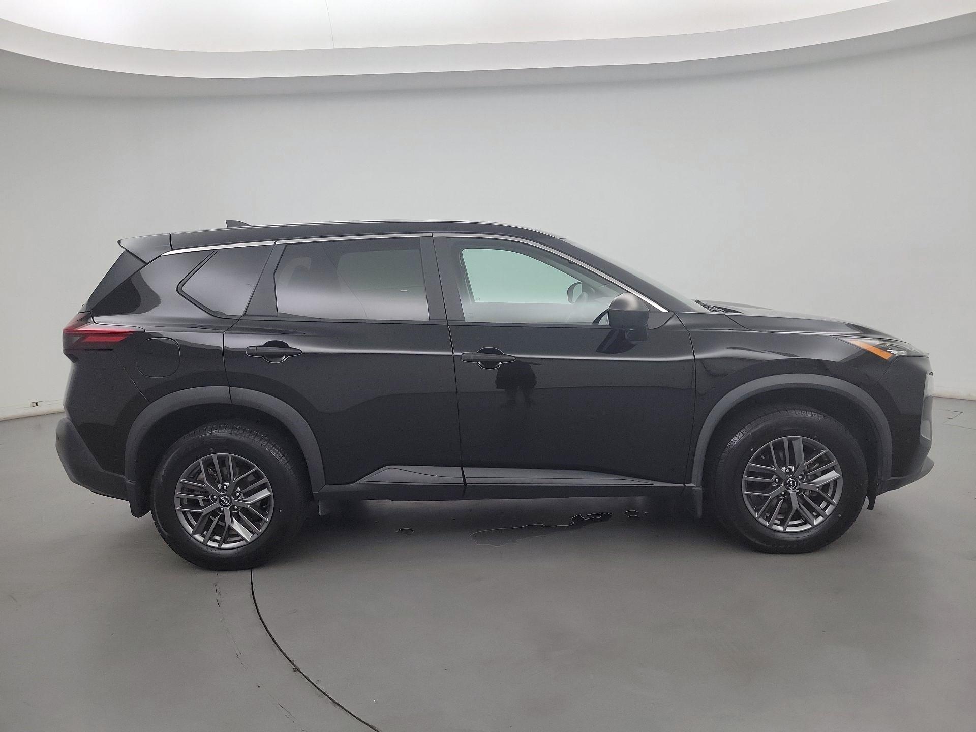Thumbnail: 2023 Nissan Rogue - 4