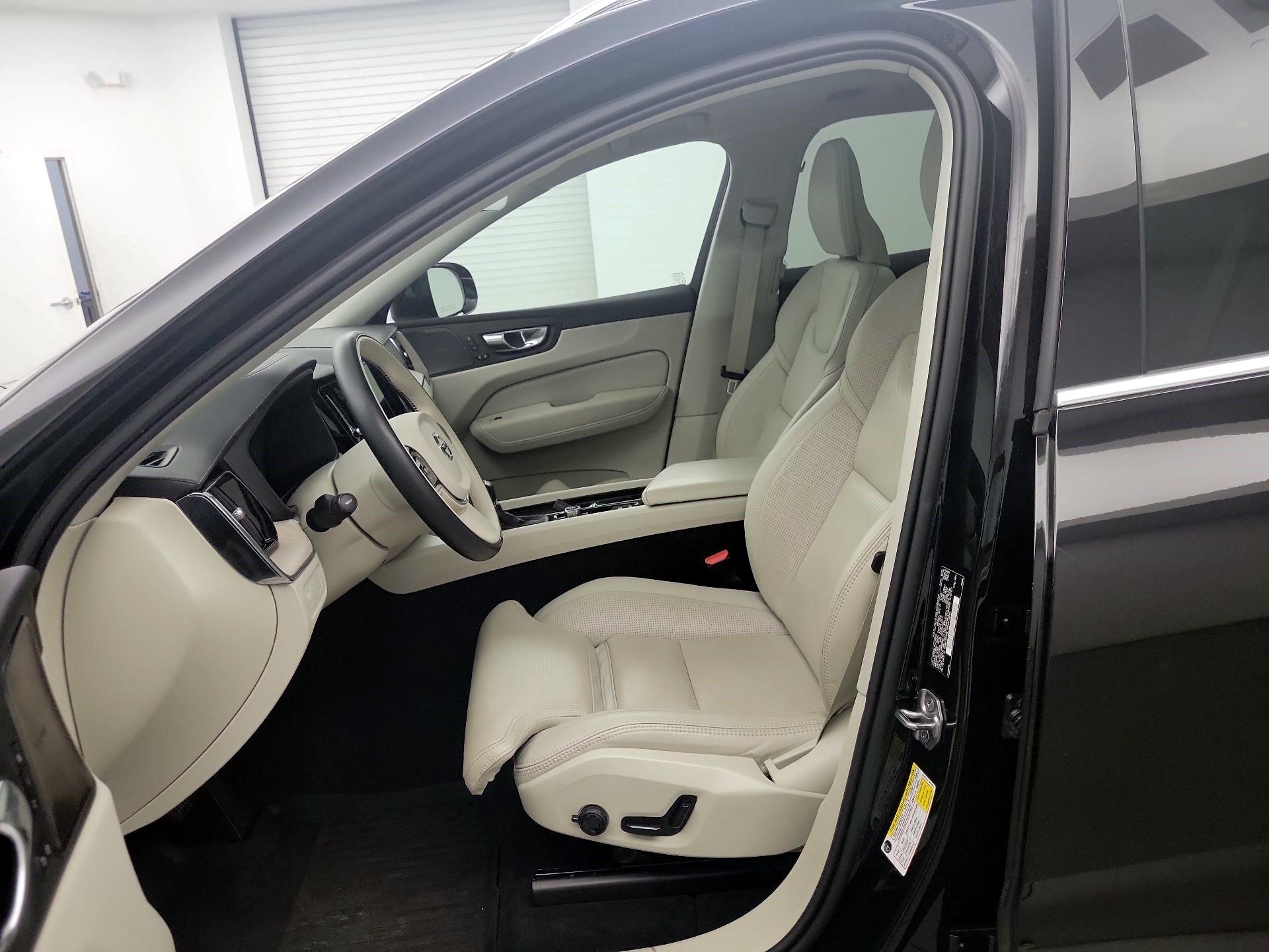 Thumbnail: 2021 Volvo XC60 - 9