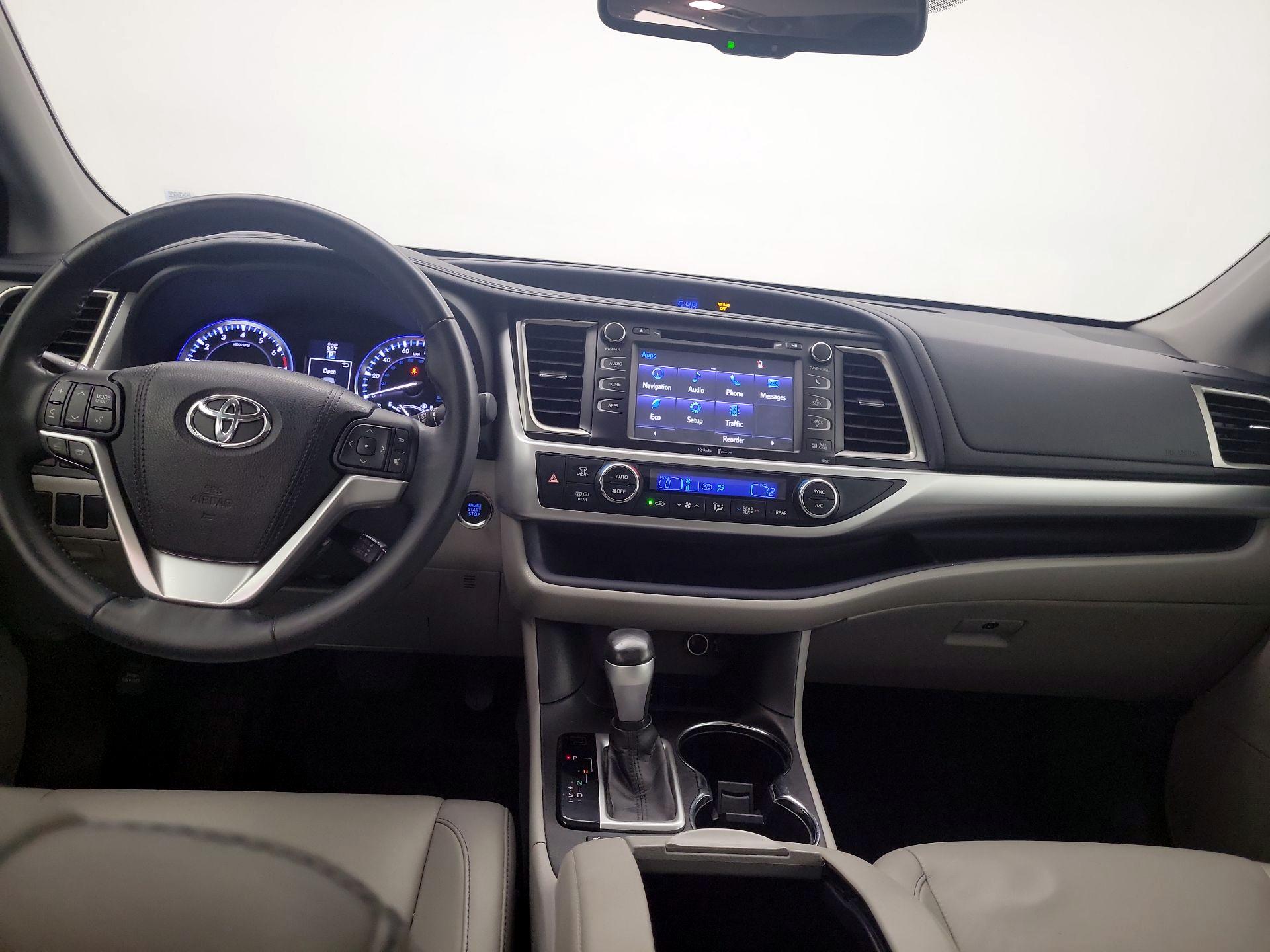 Thumbnail: 2015 Toyota Highlander - 9