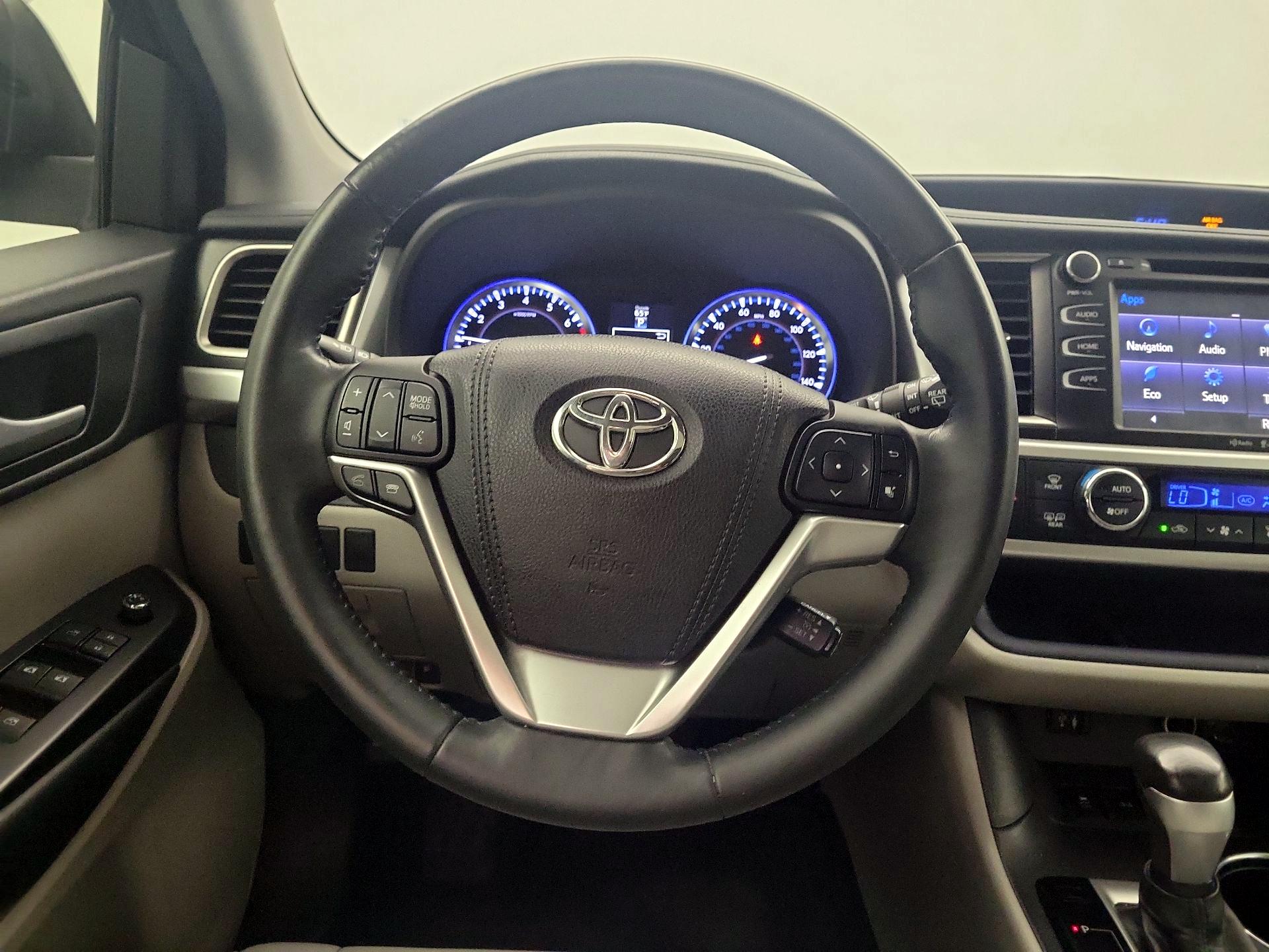Thumbnail: 2015 Toyota Highlander - 10