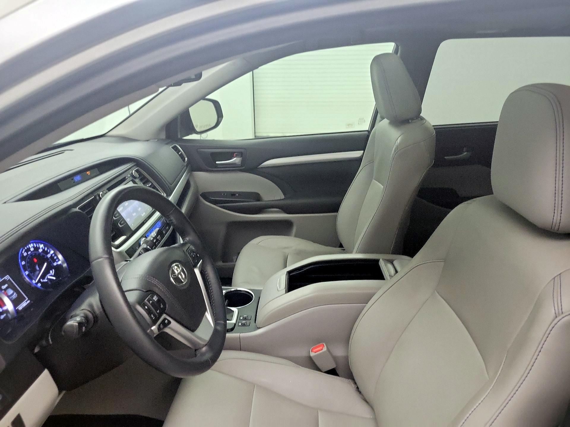 Thumbnail: 2015 Toyota Highlander - 11