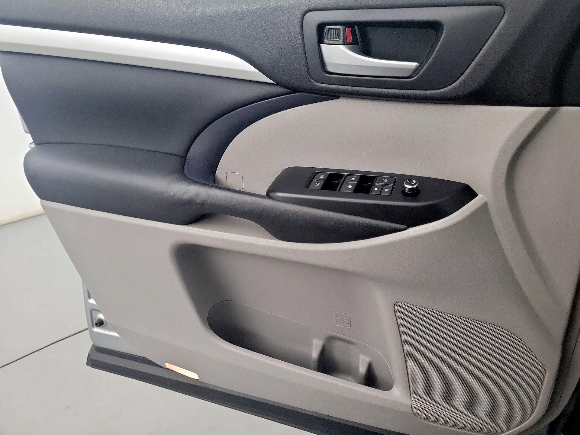 Thumbnail: 2015 Toyota Highlander - 12