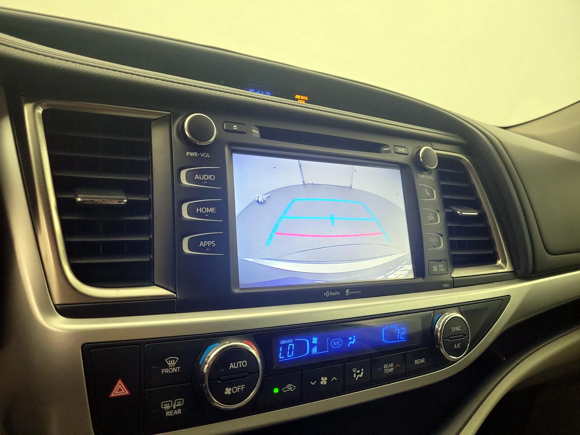 Thumbnail: 2015 Toyota Highlander - 14