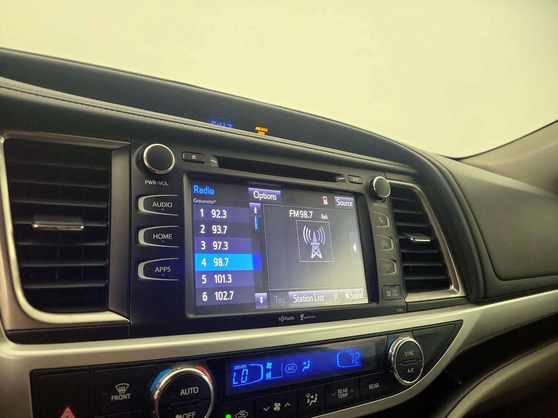 Thumbnail: 2015 Toyota Highlander - 15