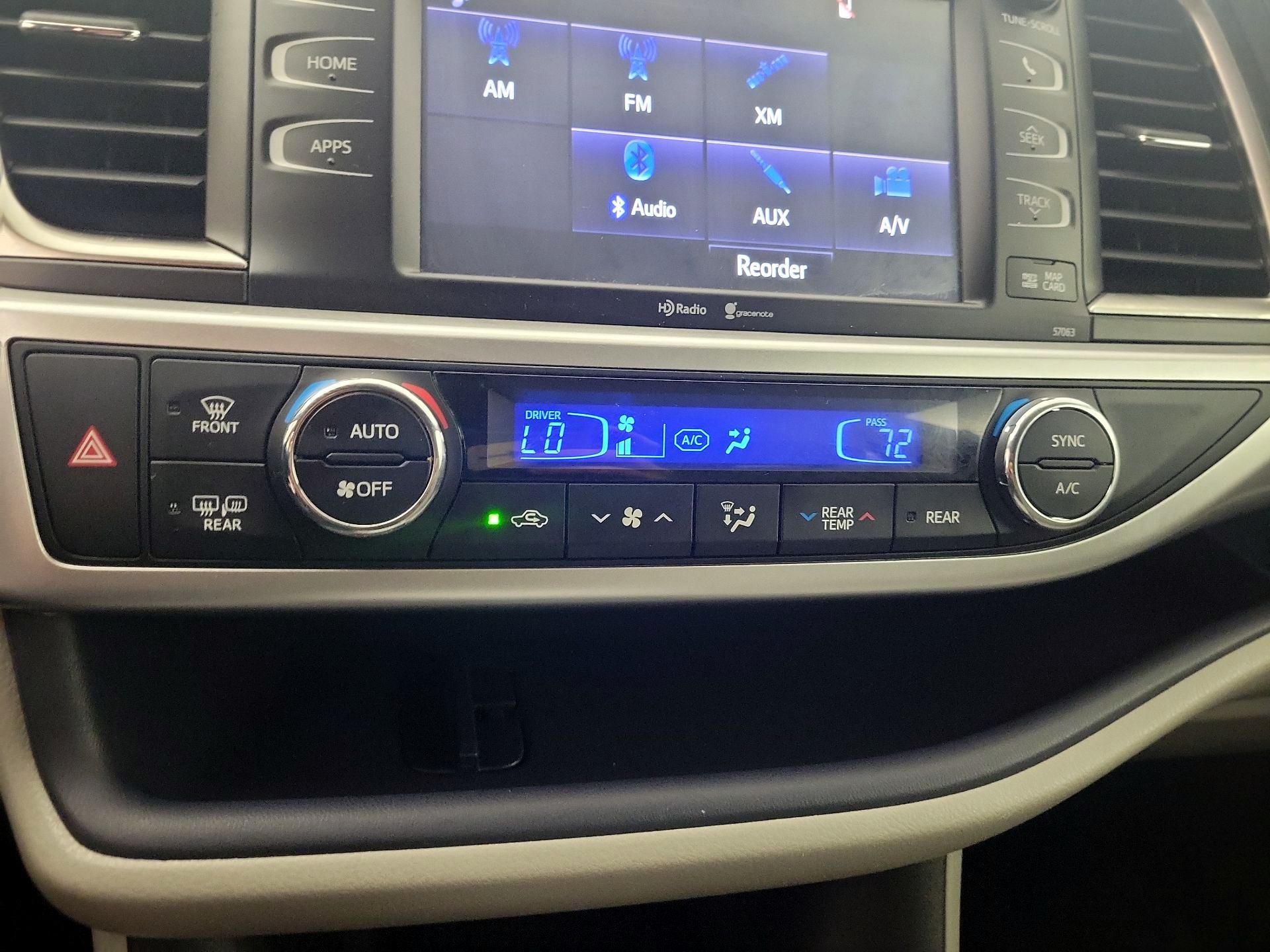 Thumbnail: 2015 Toyota Highlander - 16