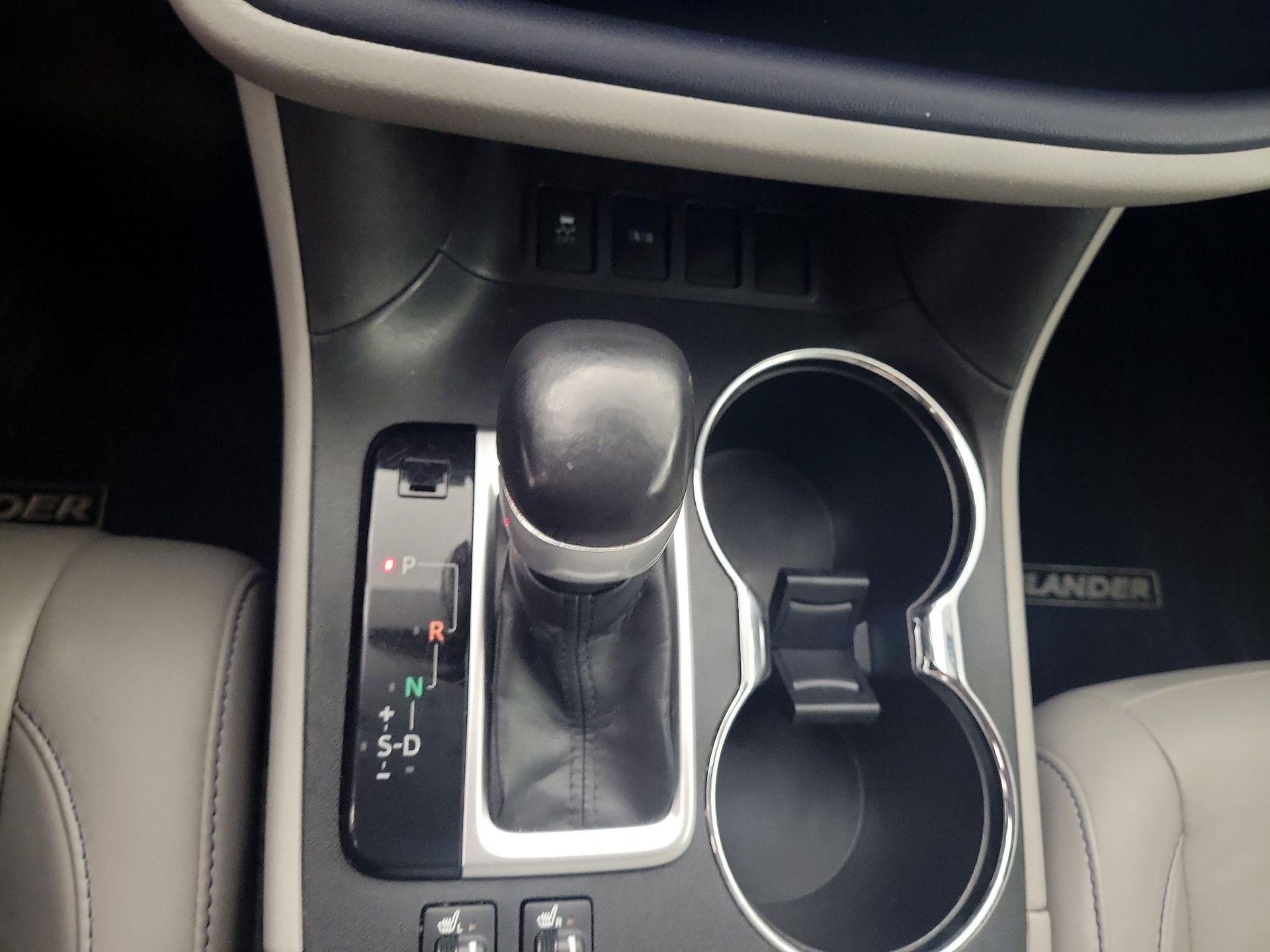 Thumbnail: 2015 Toyota Highlander - 17