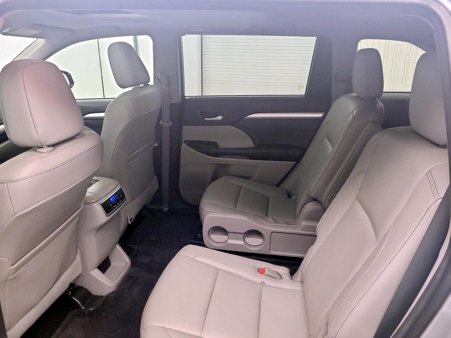 Thumbnail: 2015 Toyota Highlander - 20