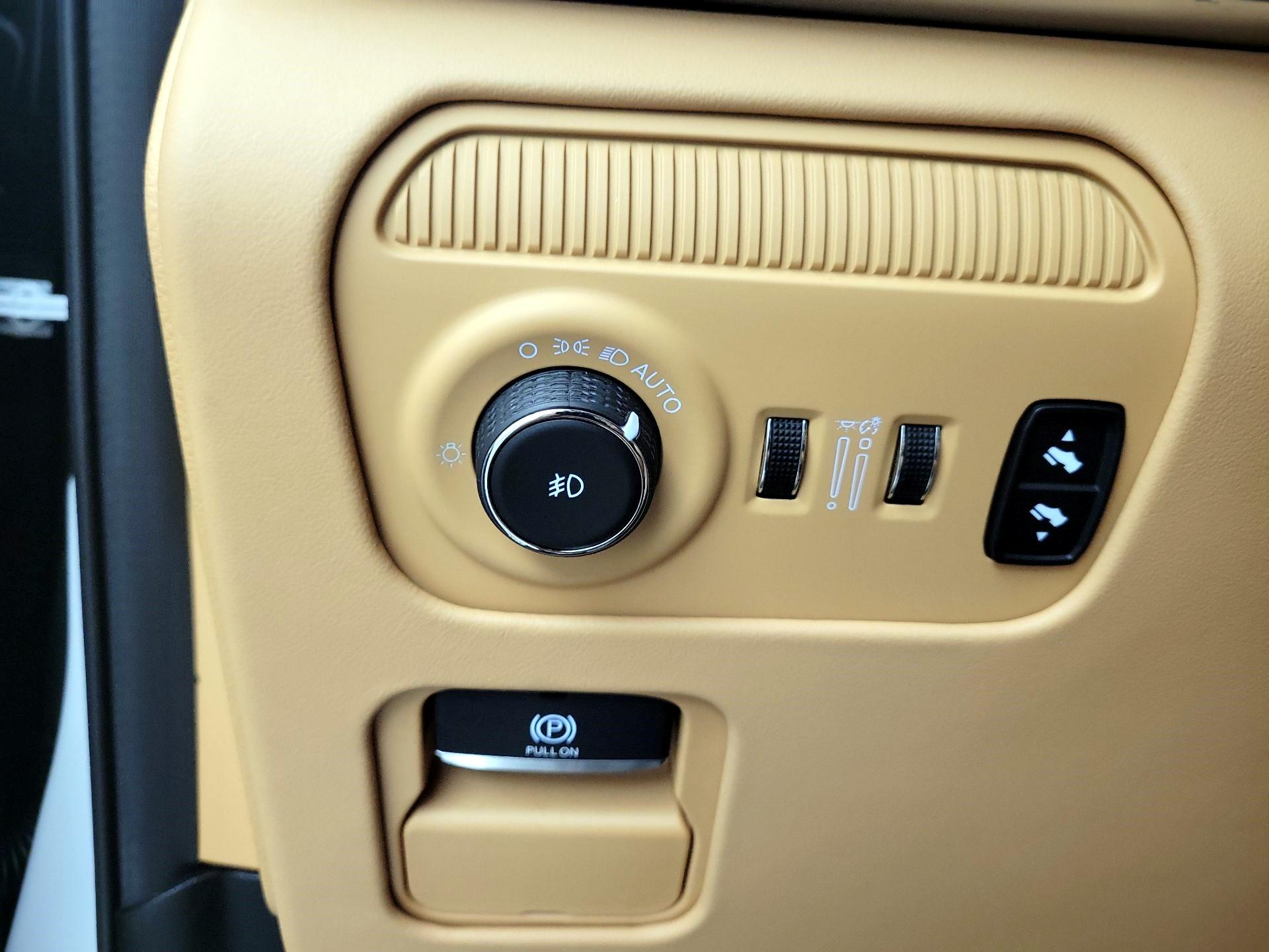 Thumbnail: 2022 Jeep Grand Wagoneer - 11