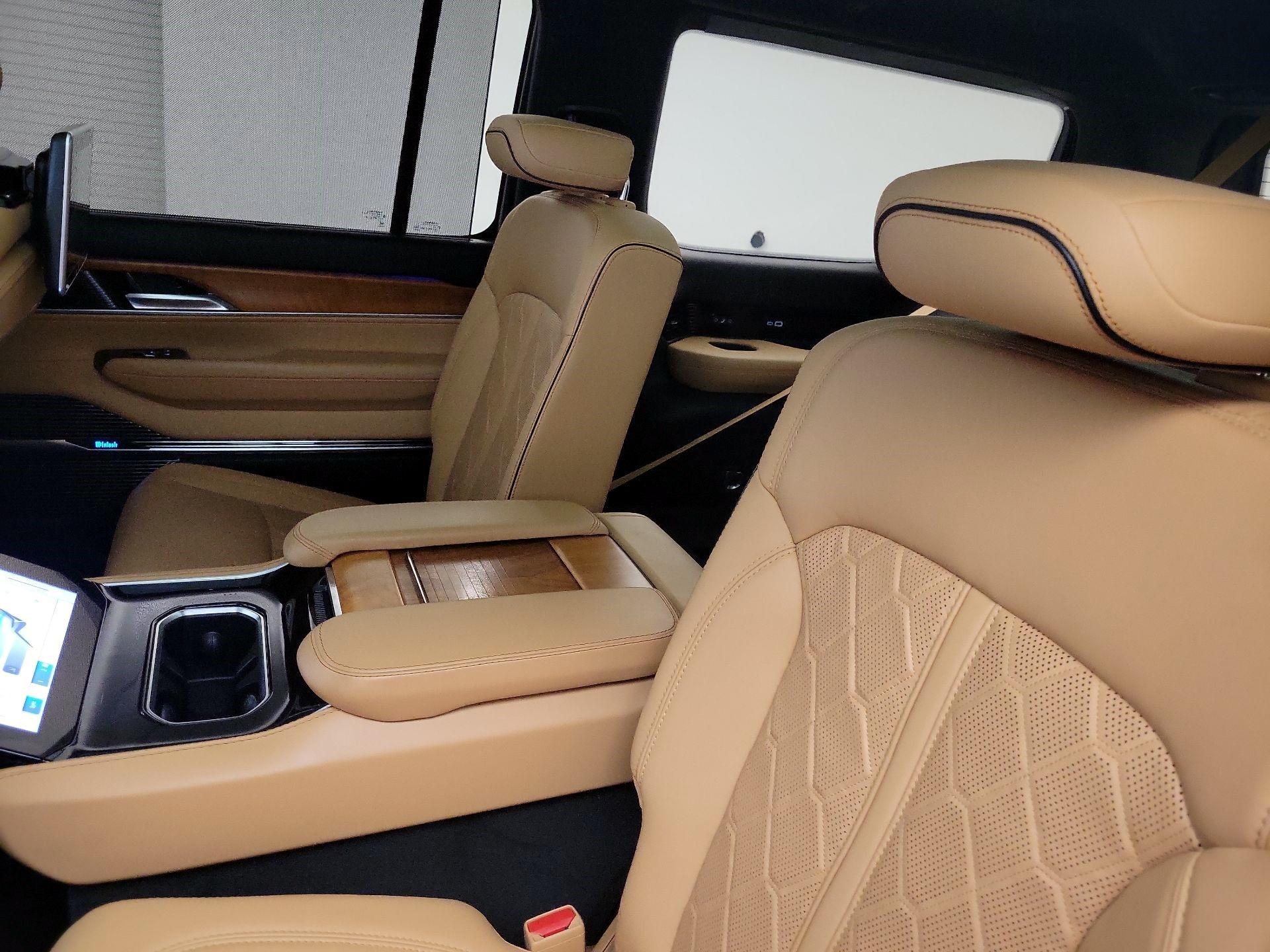 Thumbnail: 2022 Jeep Grand Wagoneer - 18