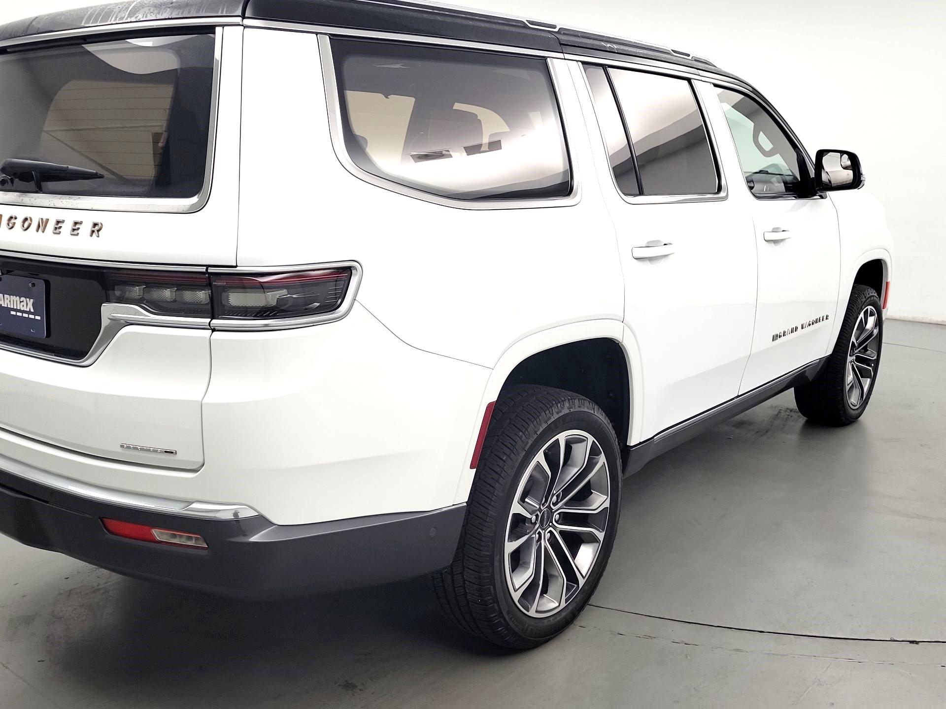 Thumbnail: 2022 Jeep Grand Wagoneer - 5