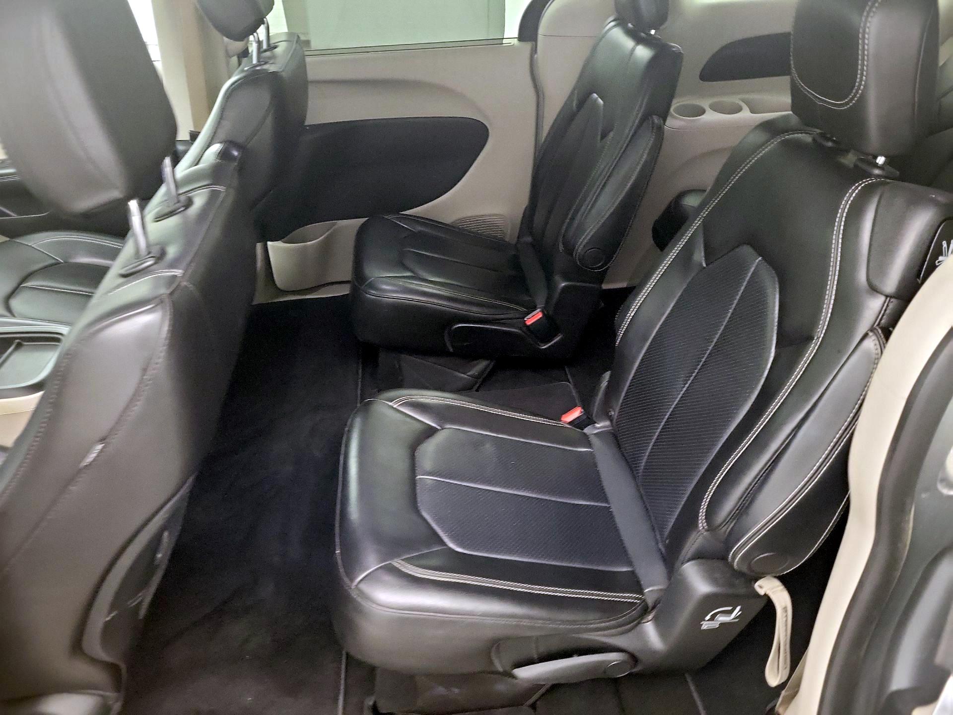 Thumbnail: 2021 Chrysler Voyager - 17