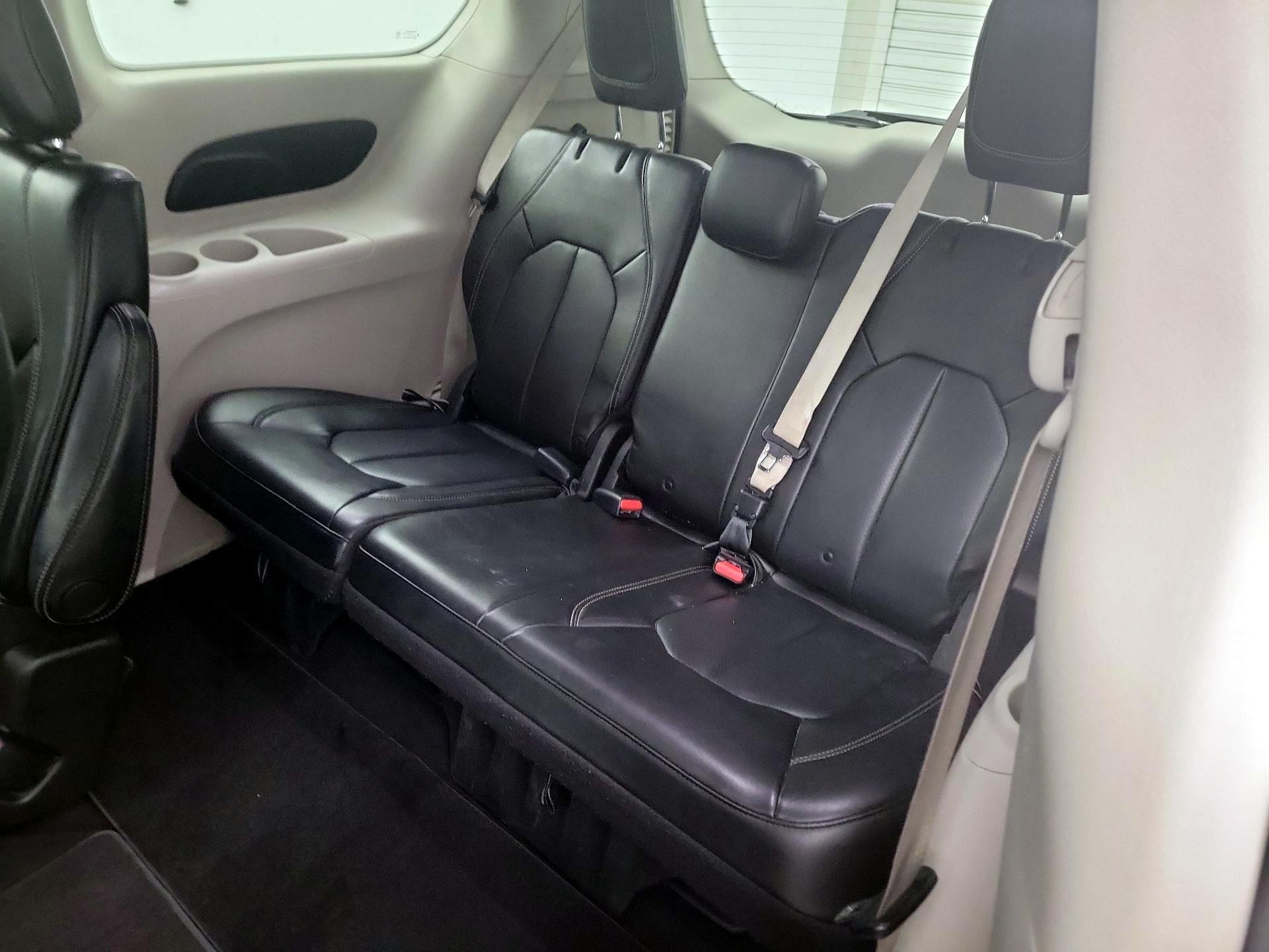Thumbnail: 2021 Chrysler Voyager - 18