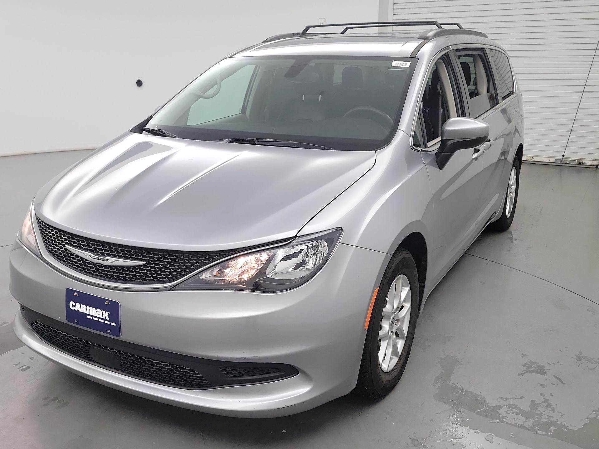 Thumbnail: 2021 Chrysler Voyager - 3