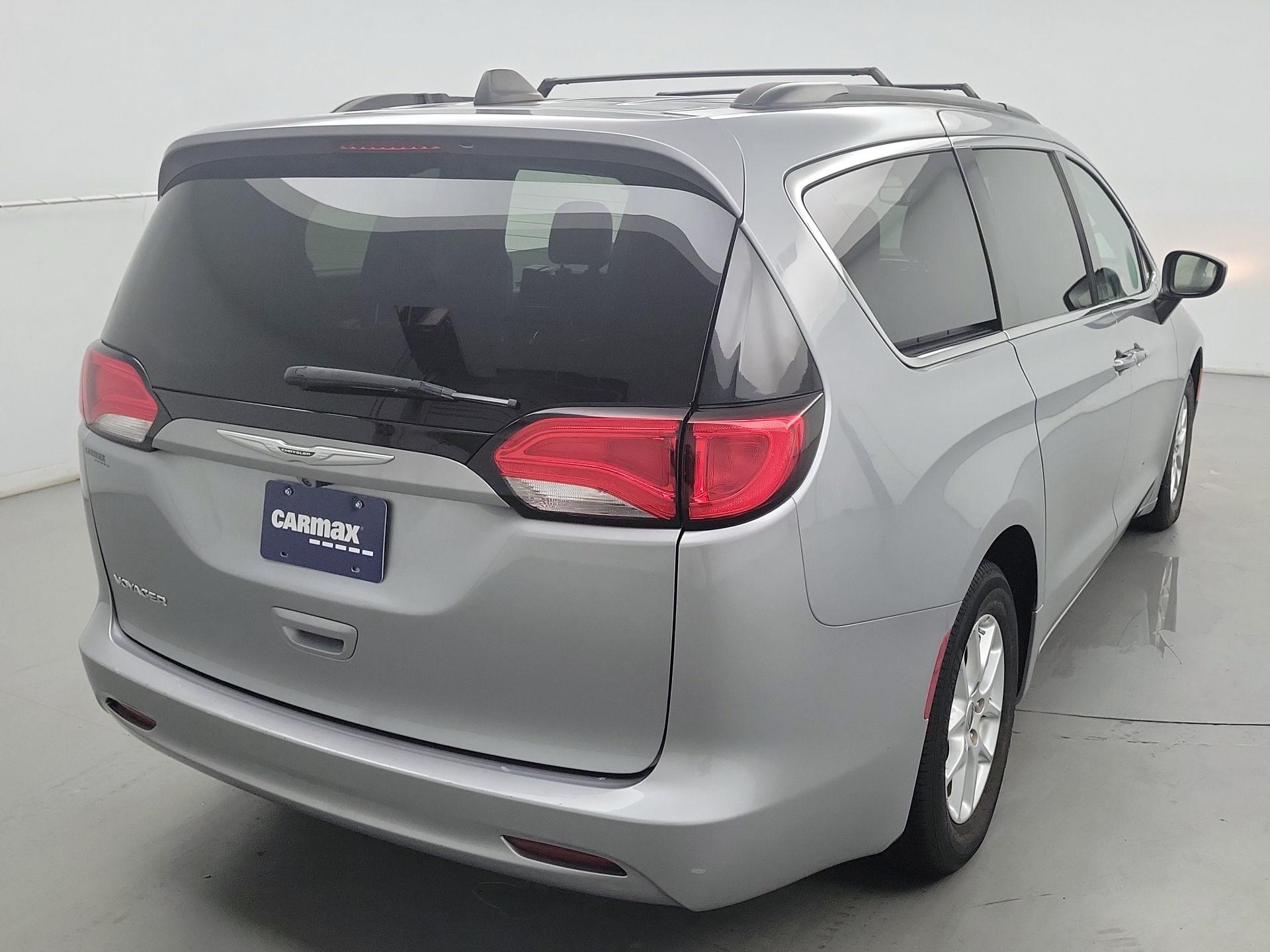 Thumbnail: 2021 Chrysler Voyager - 5