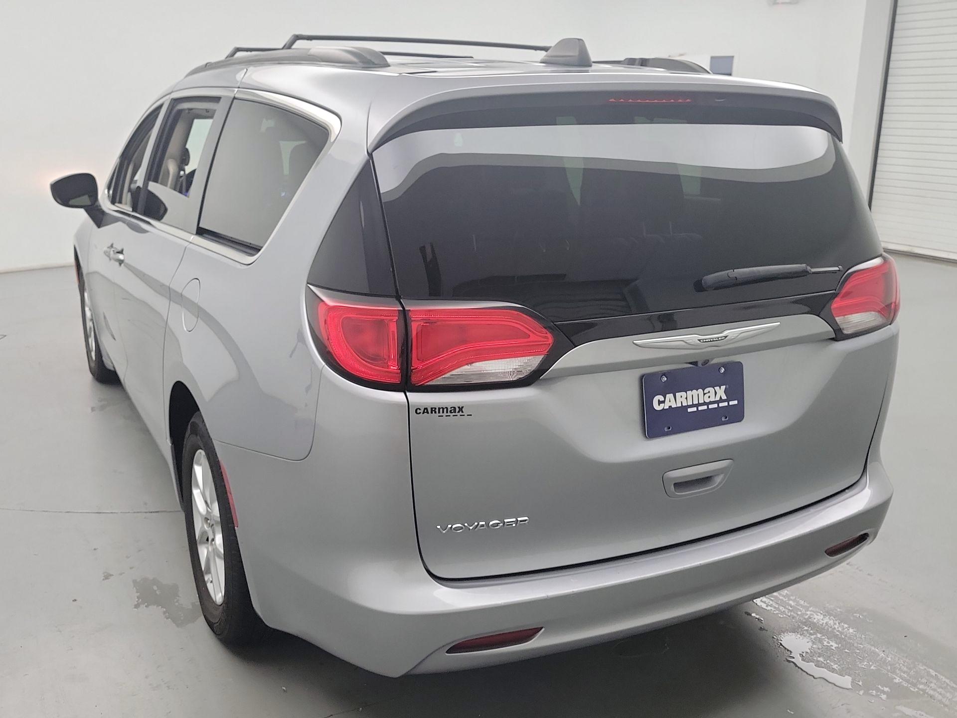 Thumbnail: 2021 Chrysler Voyager - 7