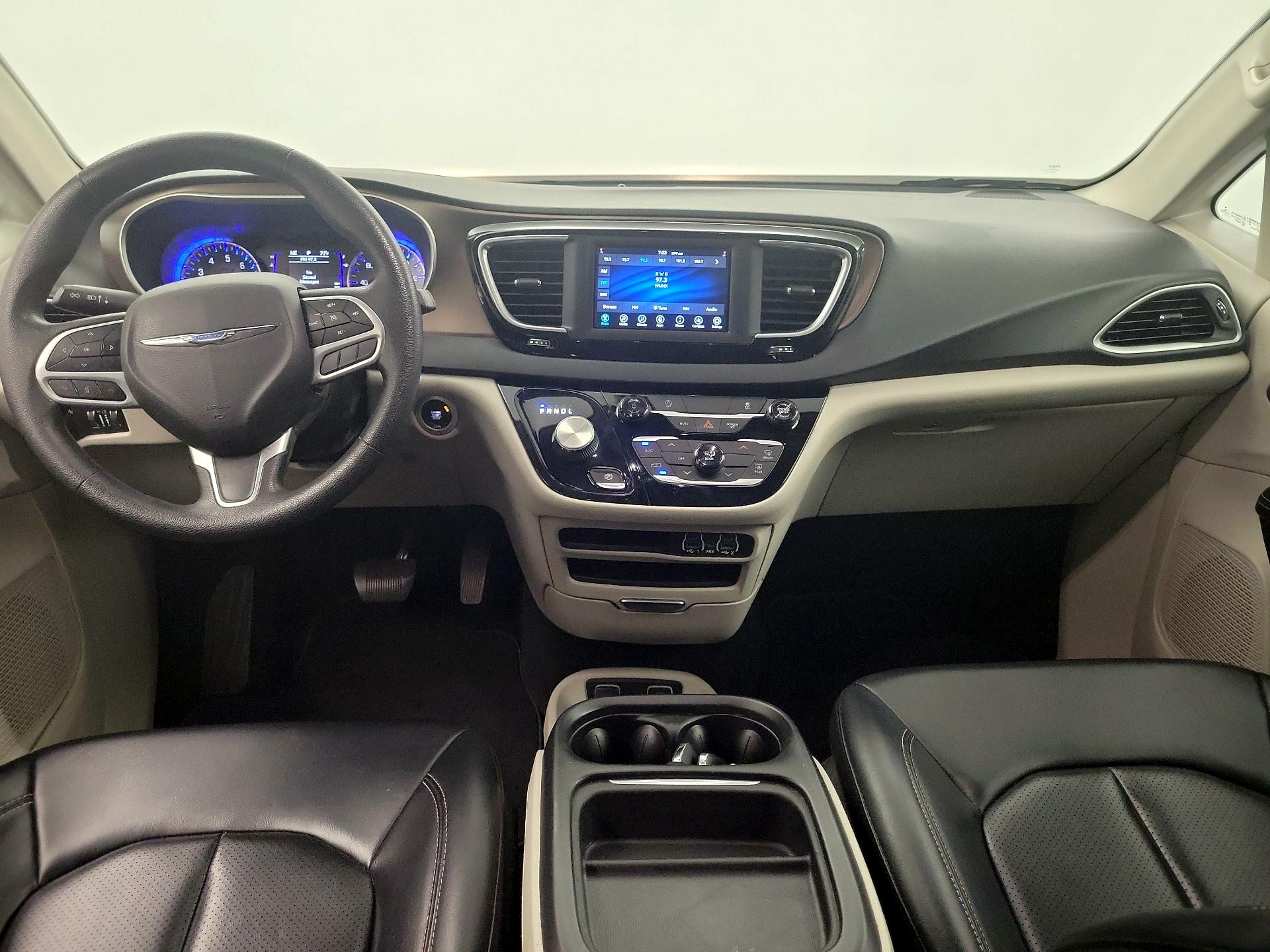 Thumbnail: 2021 Chrysler Voyager - 8