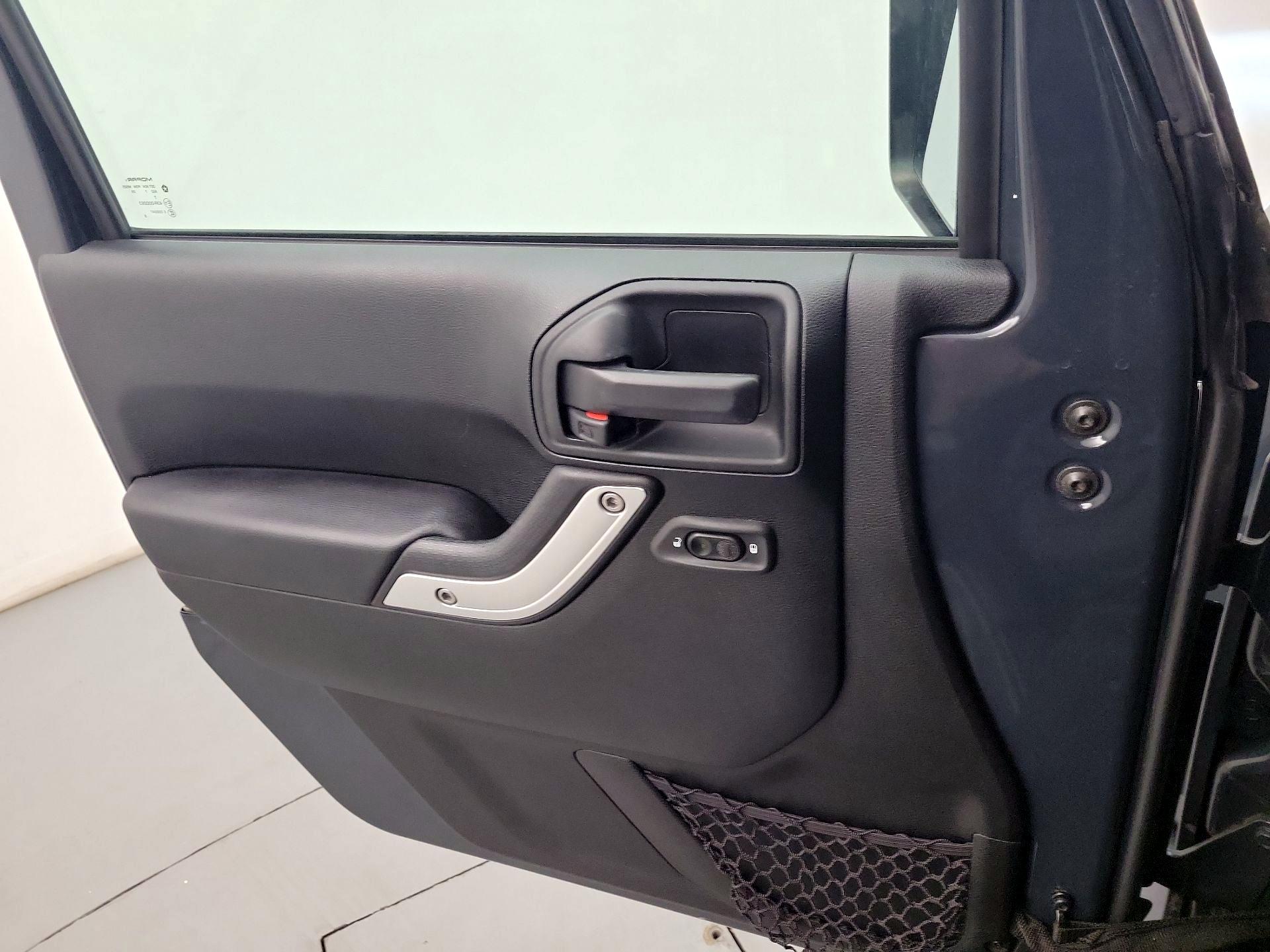 Thumbnail: 2017 Jeep Wrangler - 12