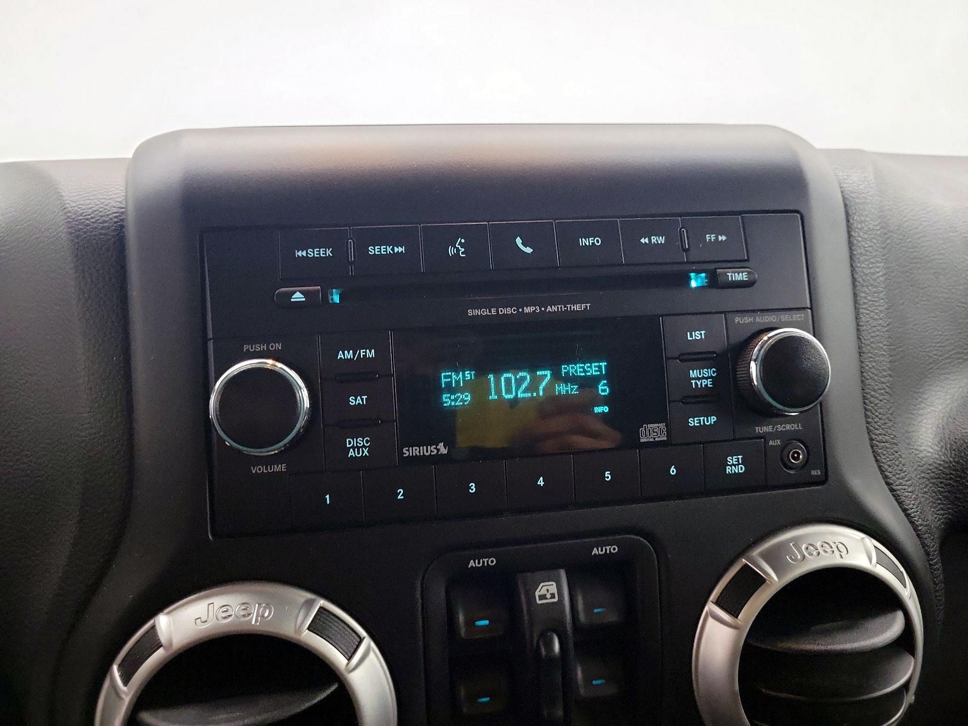 Thumbnail: 2017 Jeep Wrangler - 13