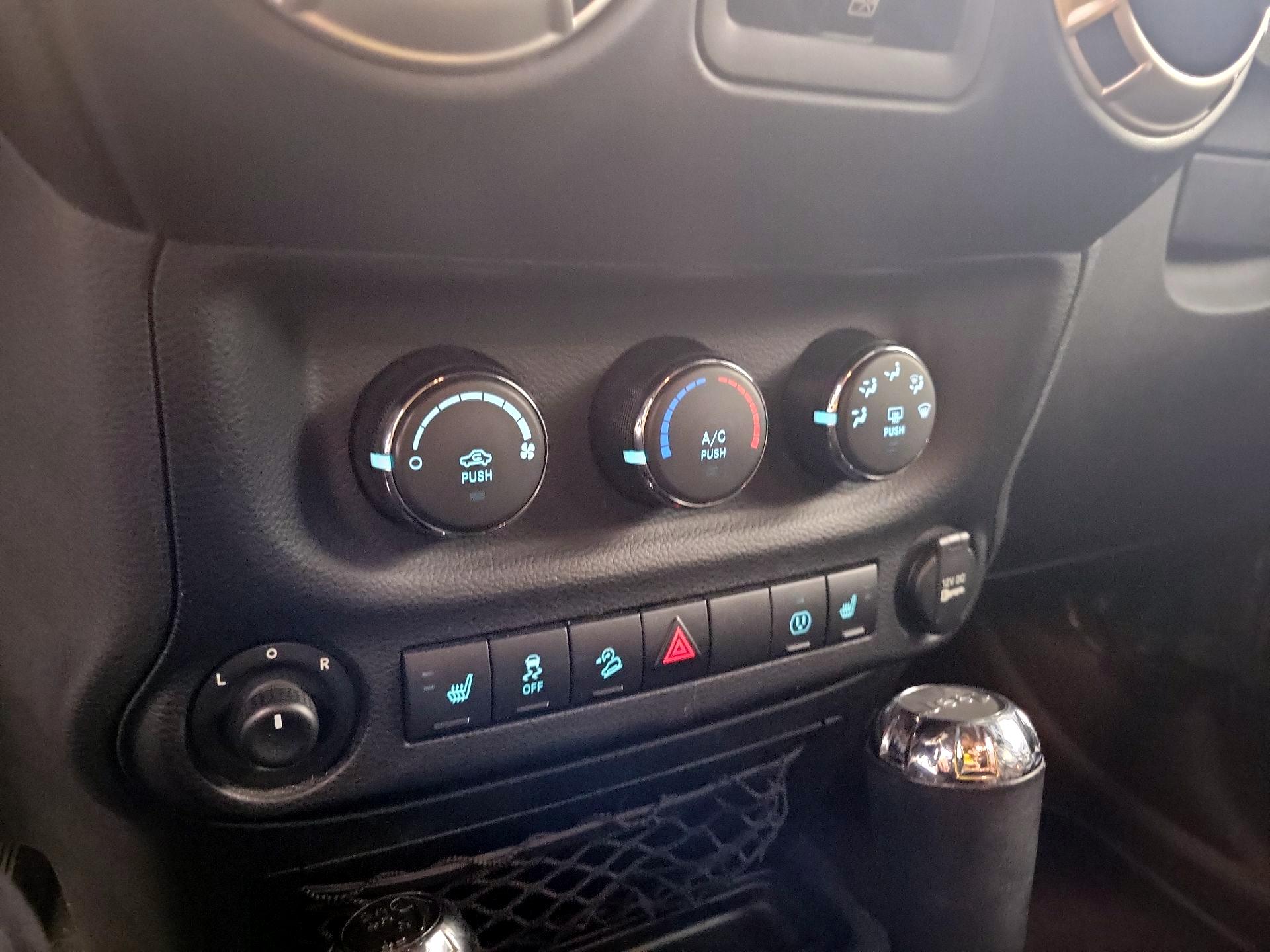 Thumbnail: 2017 Jeep Wrangler - 14