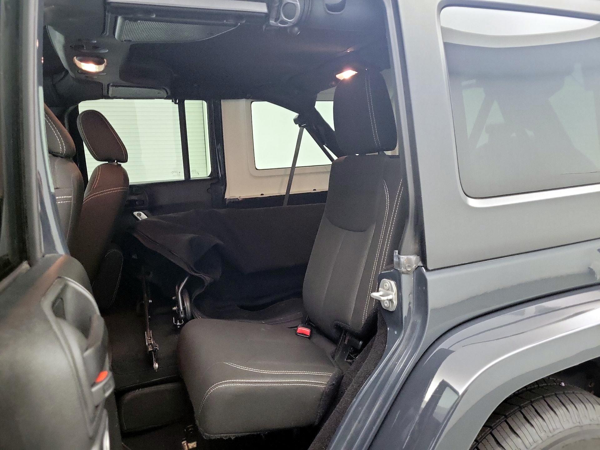 Thumbnail: 2017 Jeep Wrangler - 17