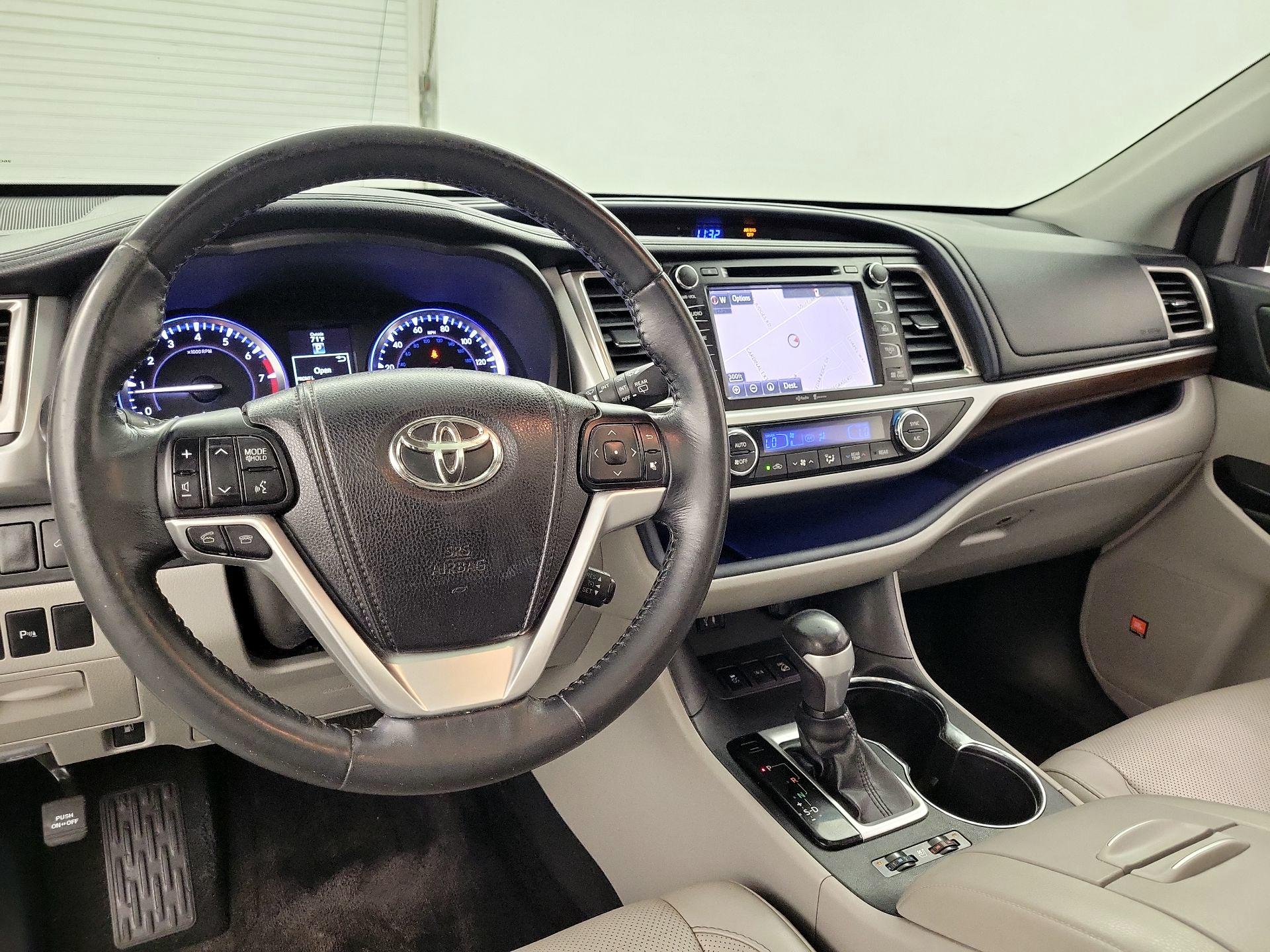 Thumbnail: 2014 Toyota Highlander - 9