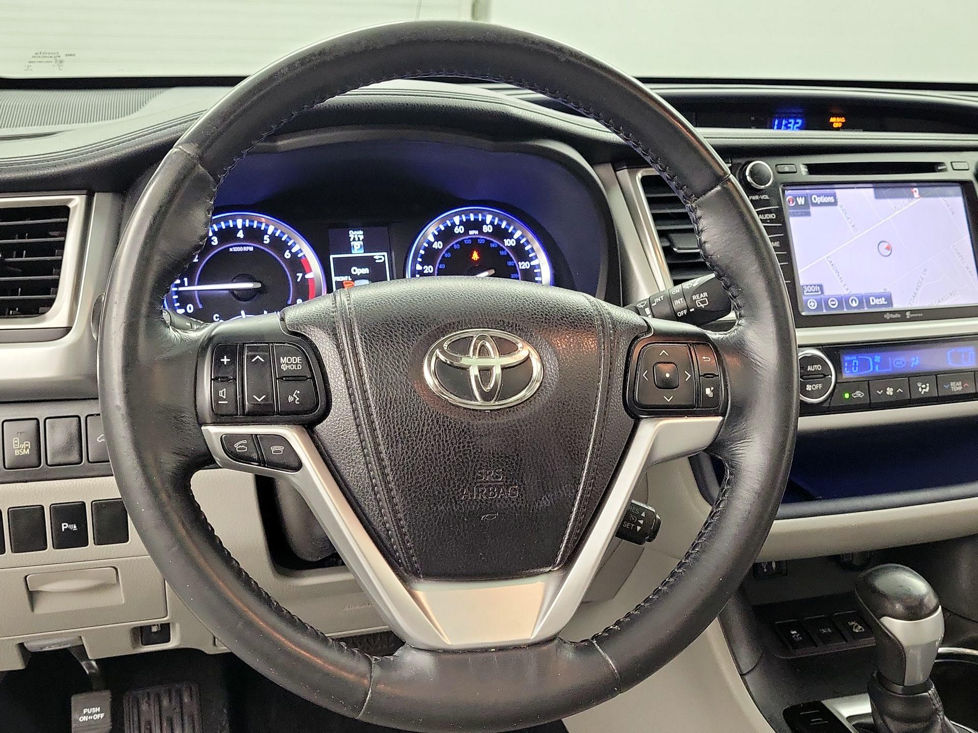 Thumbnail: 2014 Toyota Highlander - 10