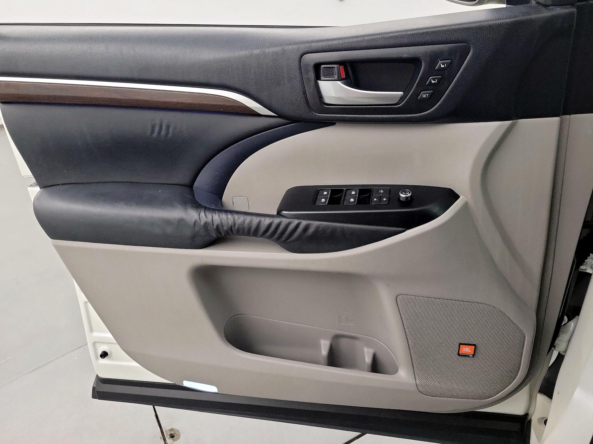 Thumbnail: 2014 Toyota Highlander - 12