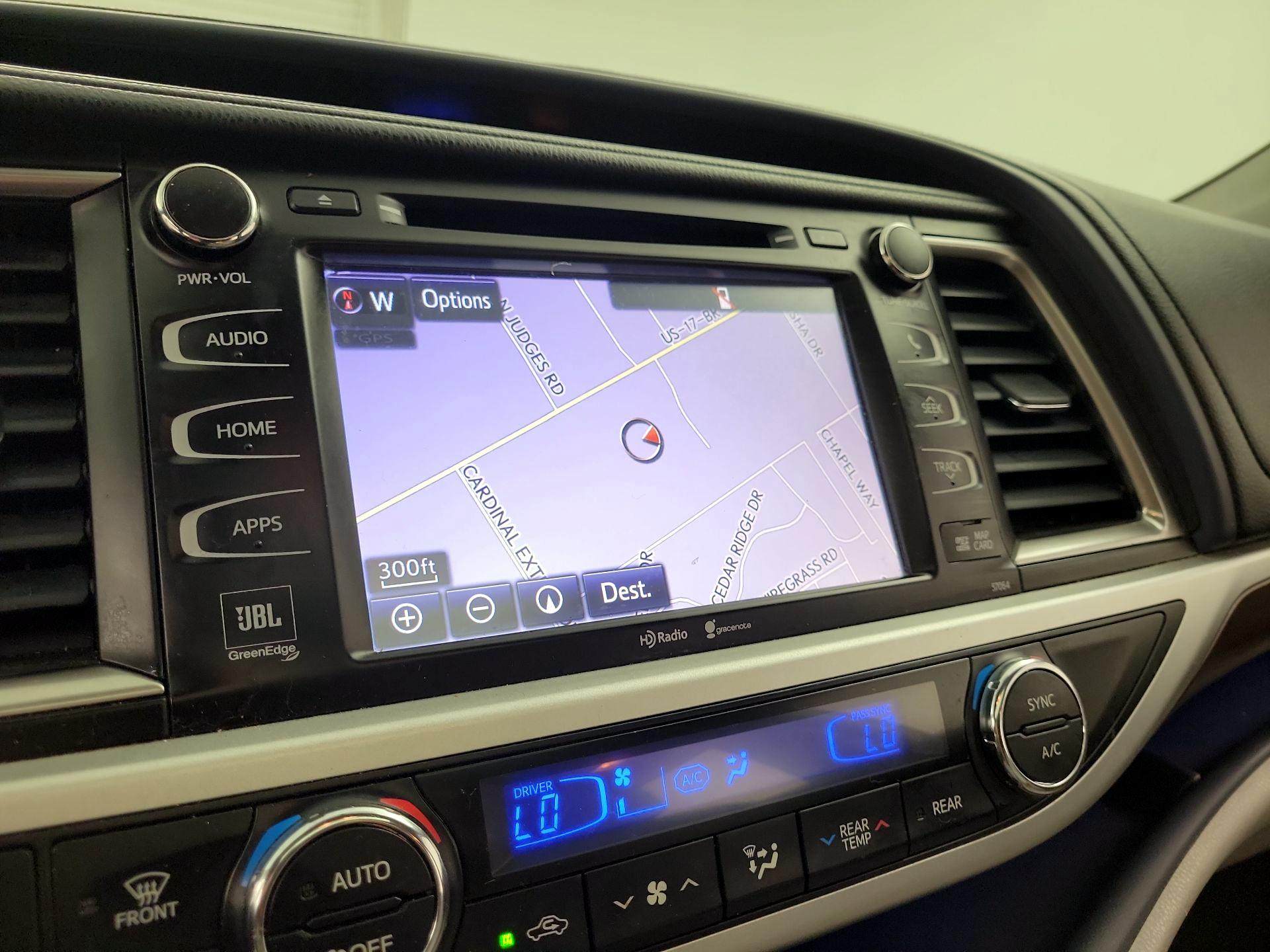 Thumbnail: 2014 Toyota Highlander - 14
