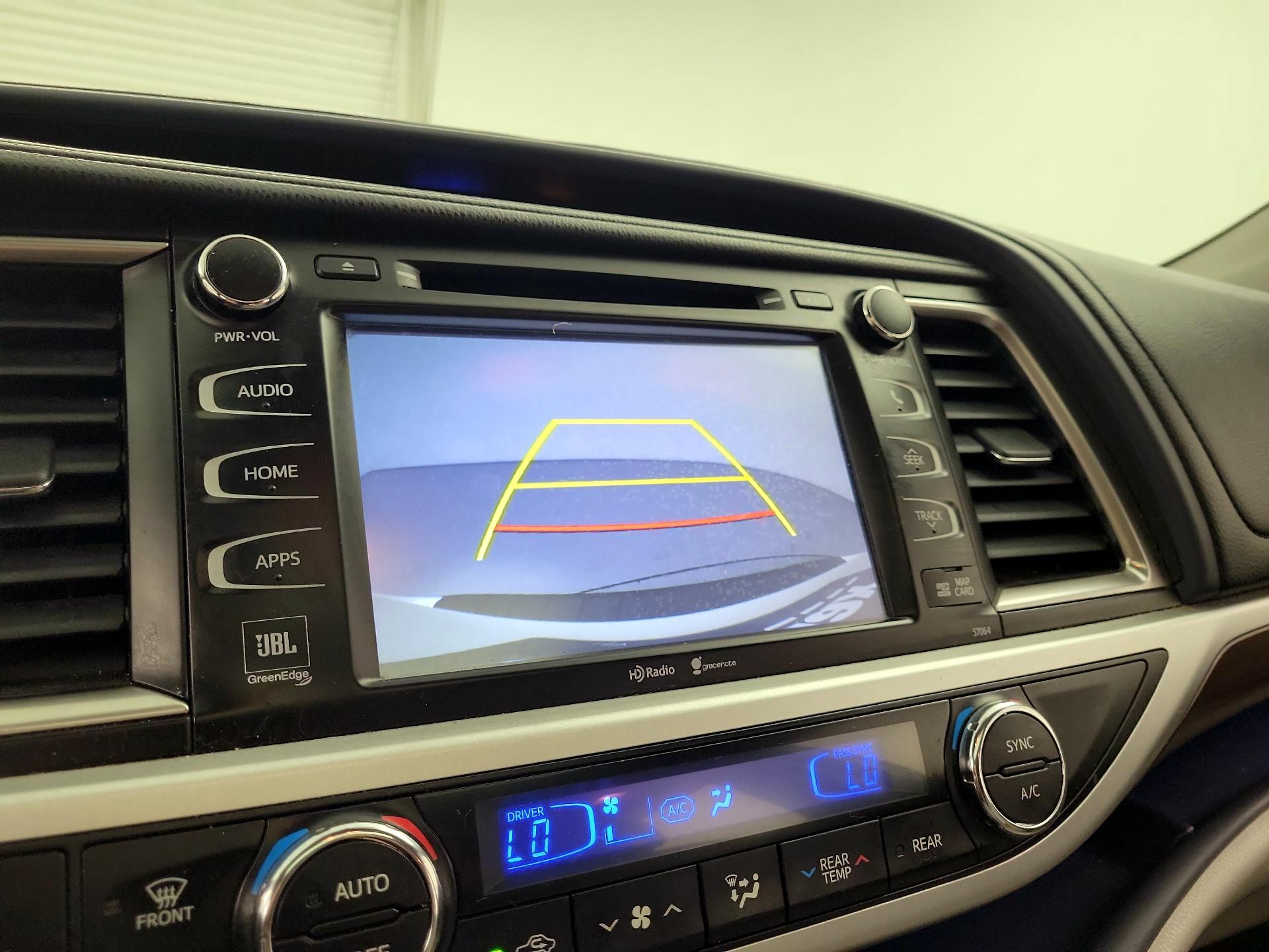Thumbnail: 2014 Toyota Highlander - 15