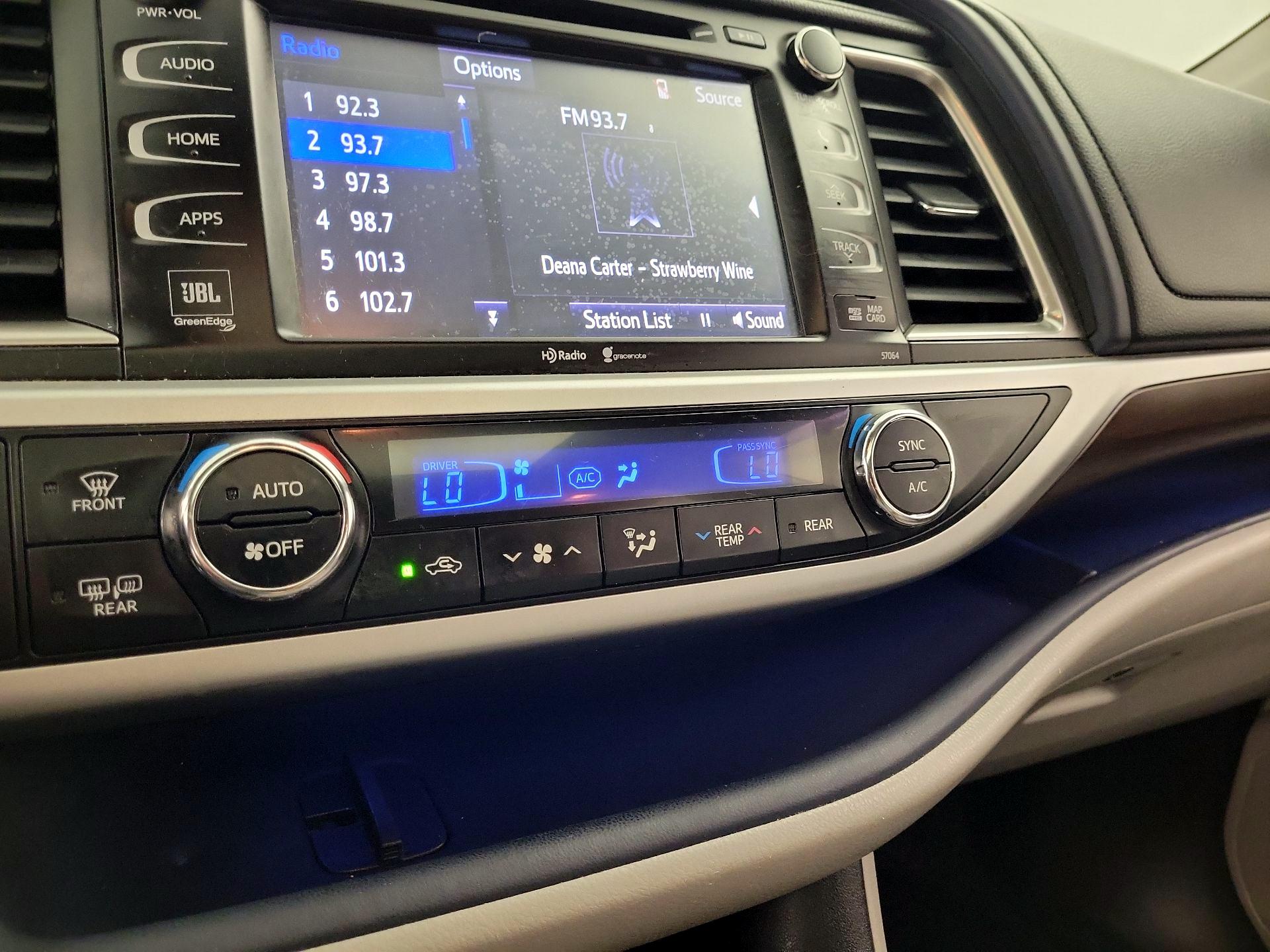 Thumbnail: 2014 Toyota Highlander - 17