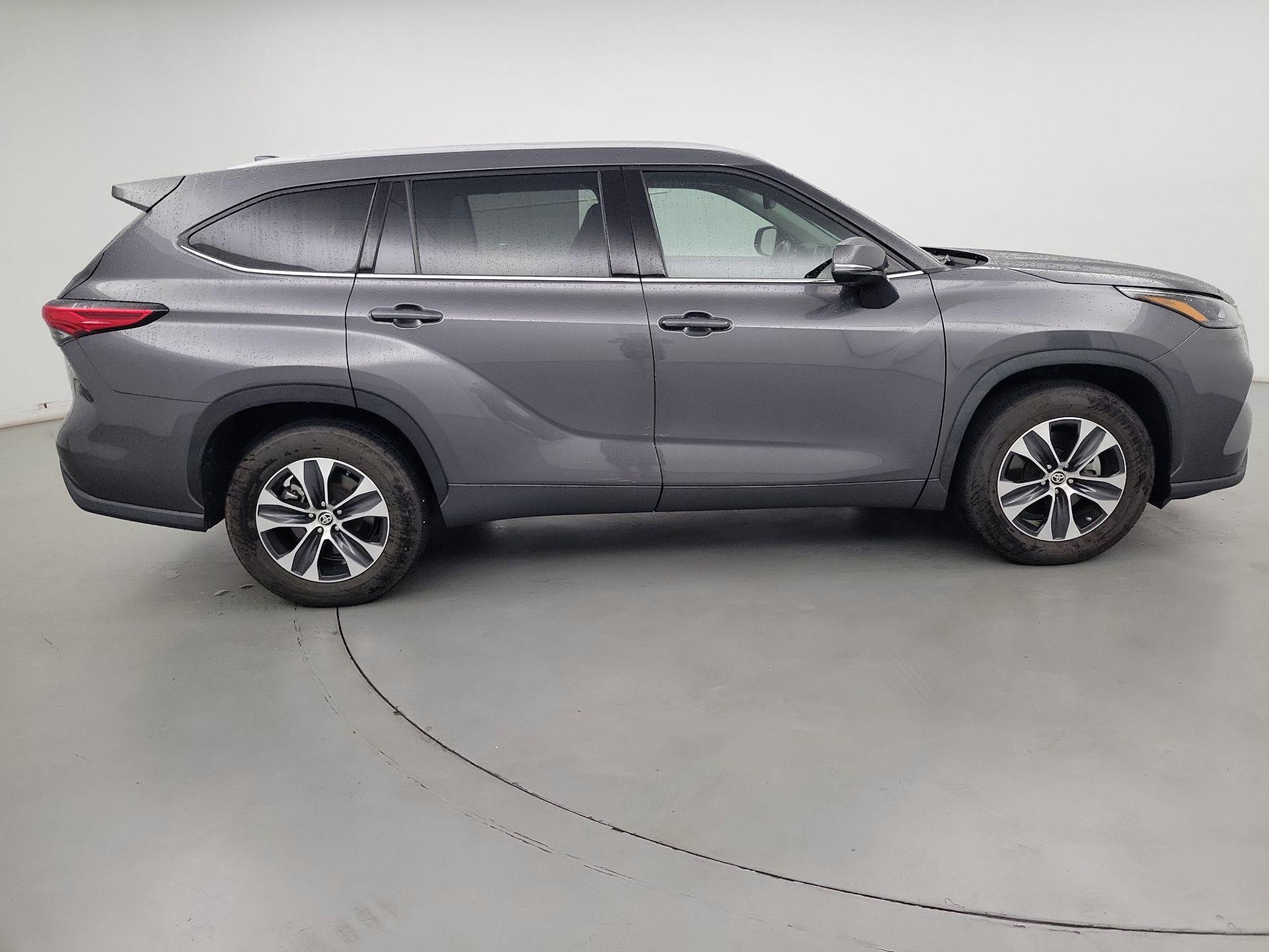 Thumbnail: 2022 Toyota Highlander - 4