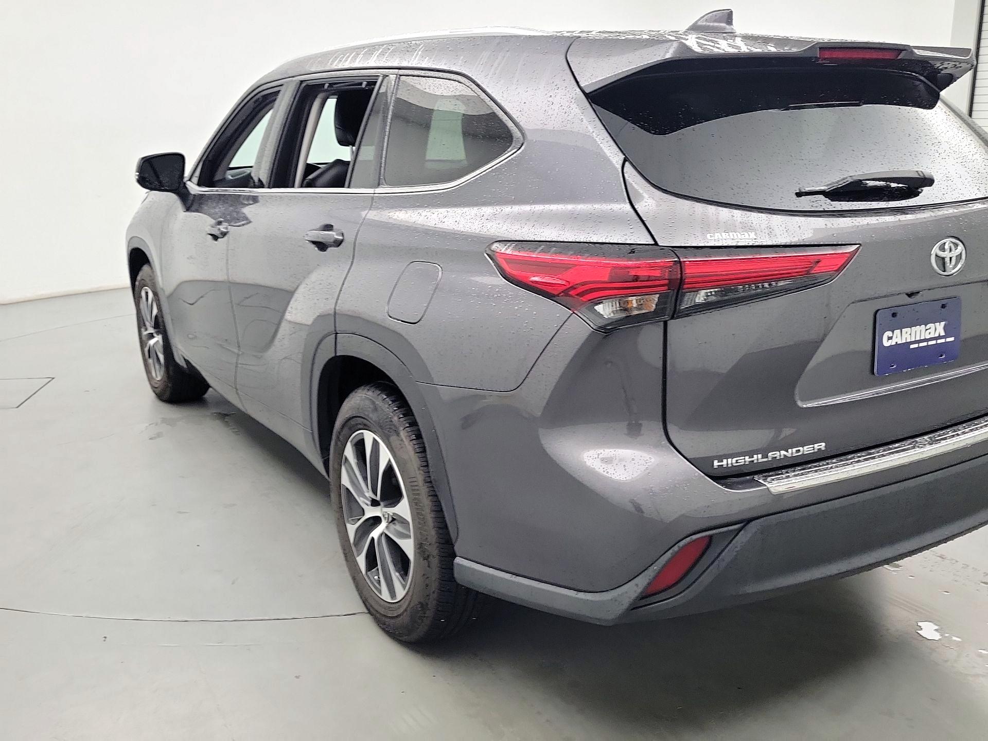 Thumbnail: 2022 Toyota Highlander - 7