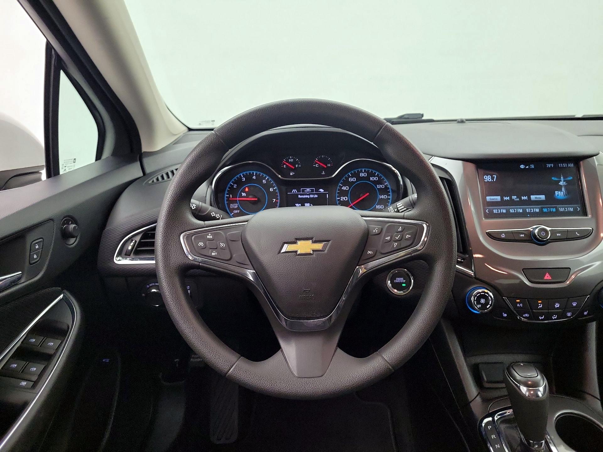Thumbnail: 2018 Chevrolet Cruze - 10